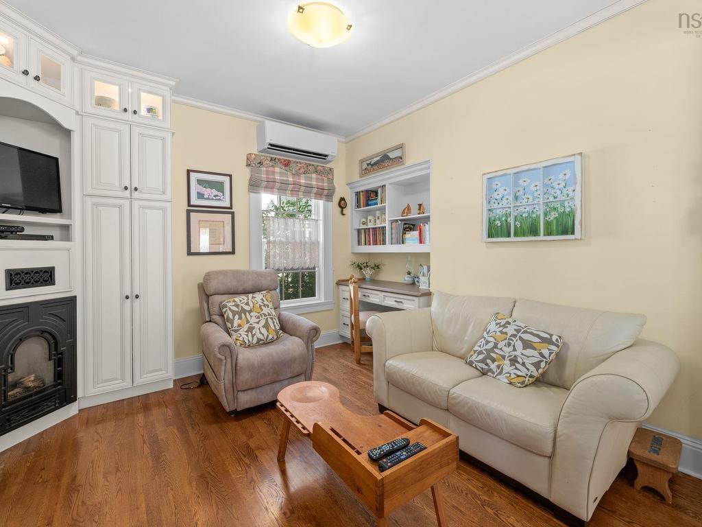 












940 Young Avenue

,
Halifax,




NS
B3H 2W1

