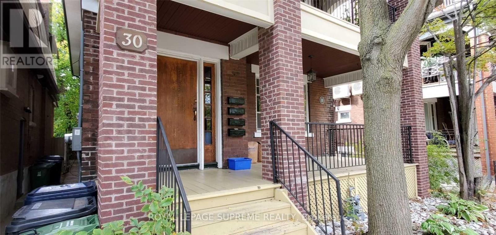 












2ND FLOOR - 30 GLENHOLME AVENUE

,
Toronto,




Ontario
M6H3A9

