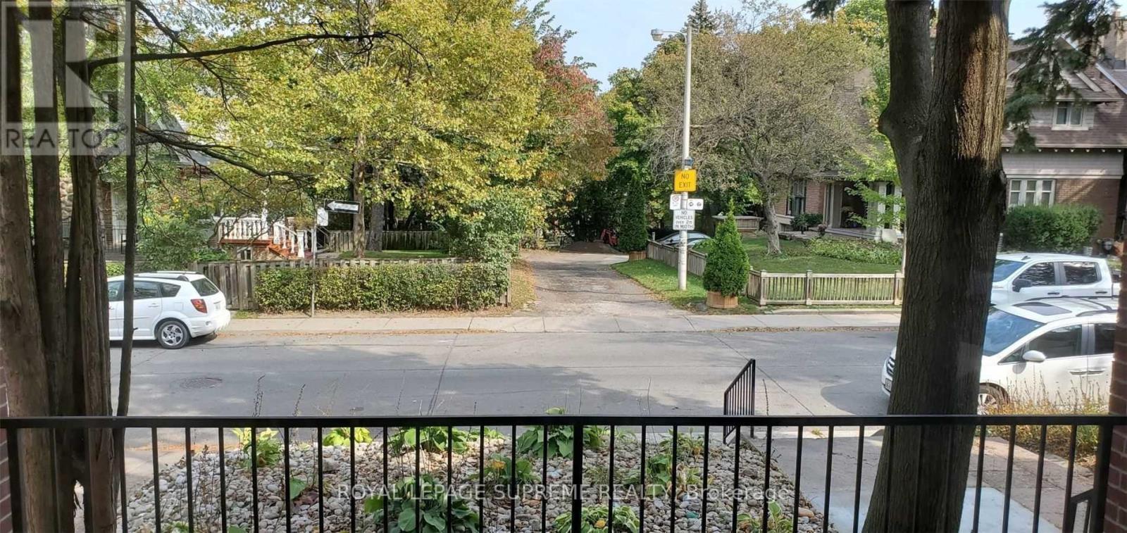 












2ND FLOOR - 30 GLENHOLME AVENUE

,
Toronto,




Ontario
M6H3A9

