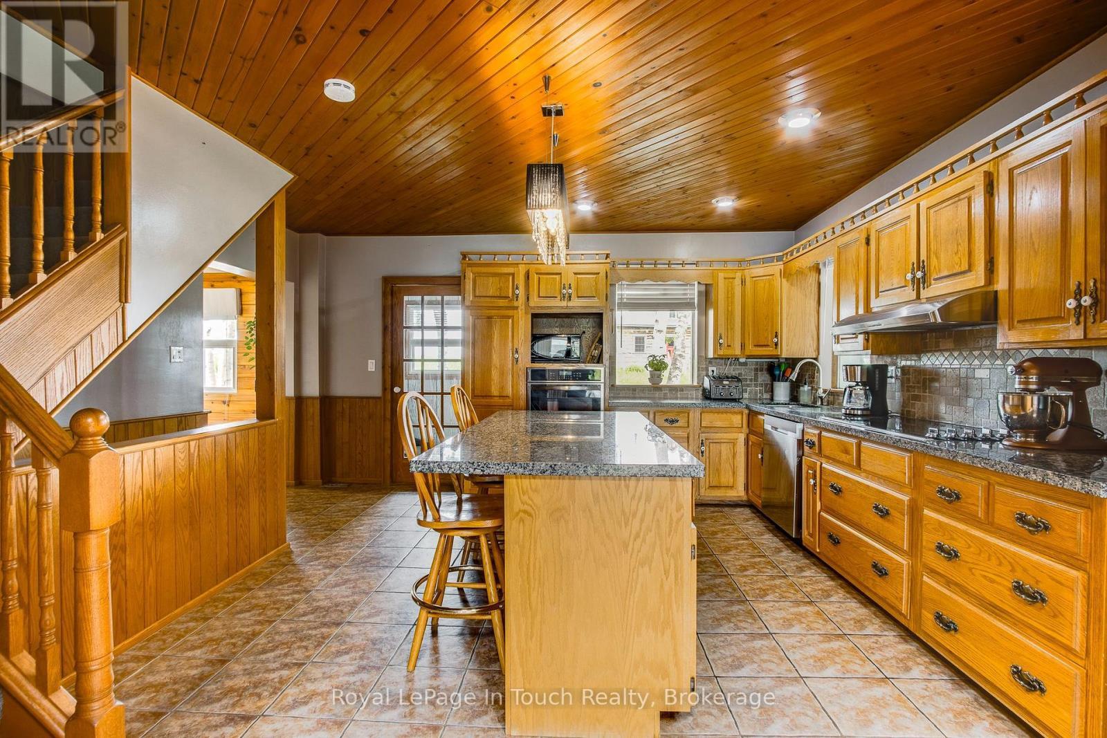 












113 CONCESSION 17 ROAD W

,
Tiny,




Ontario
L9M0P4


