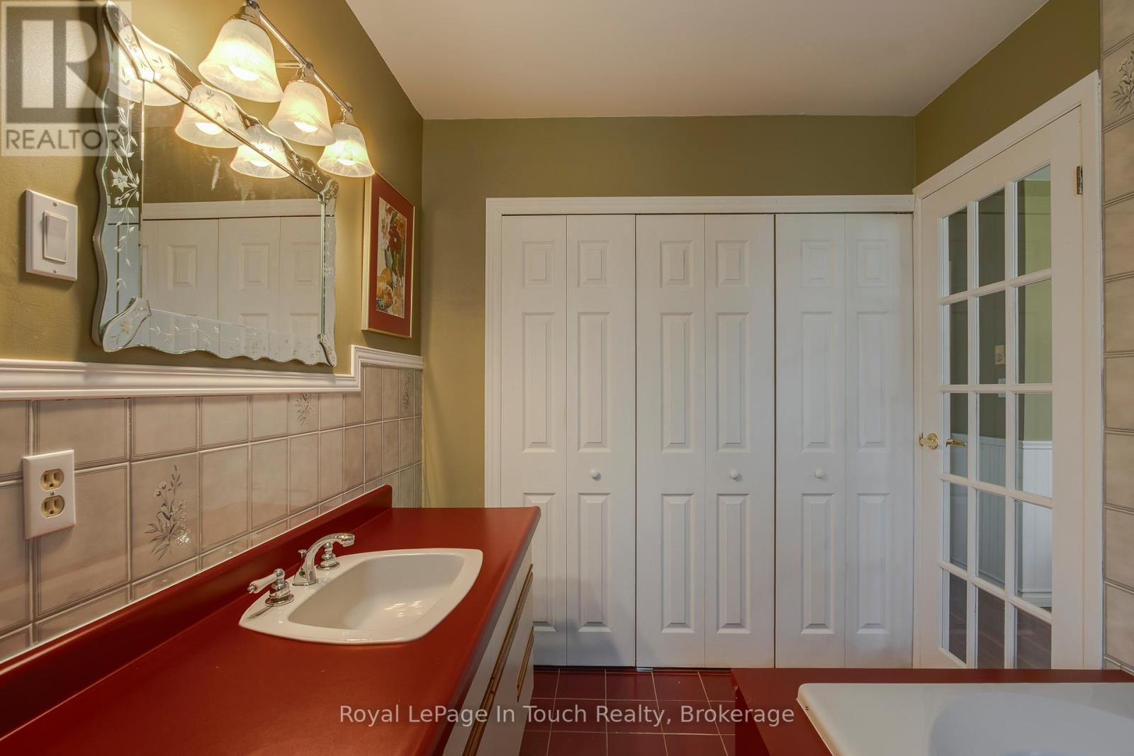 












119 SILVER BIRCH DRIVE

,
Tiny,




Ontario
L9M0M6

