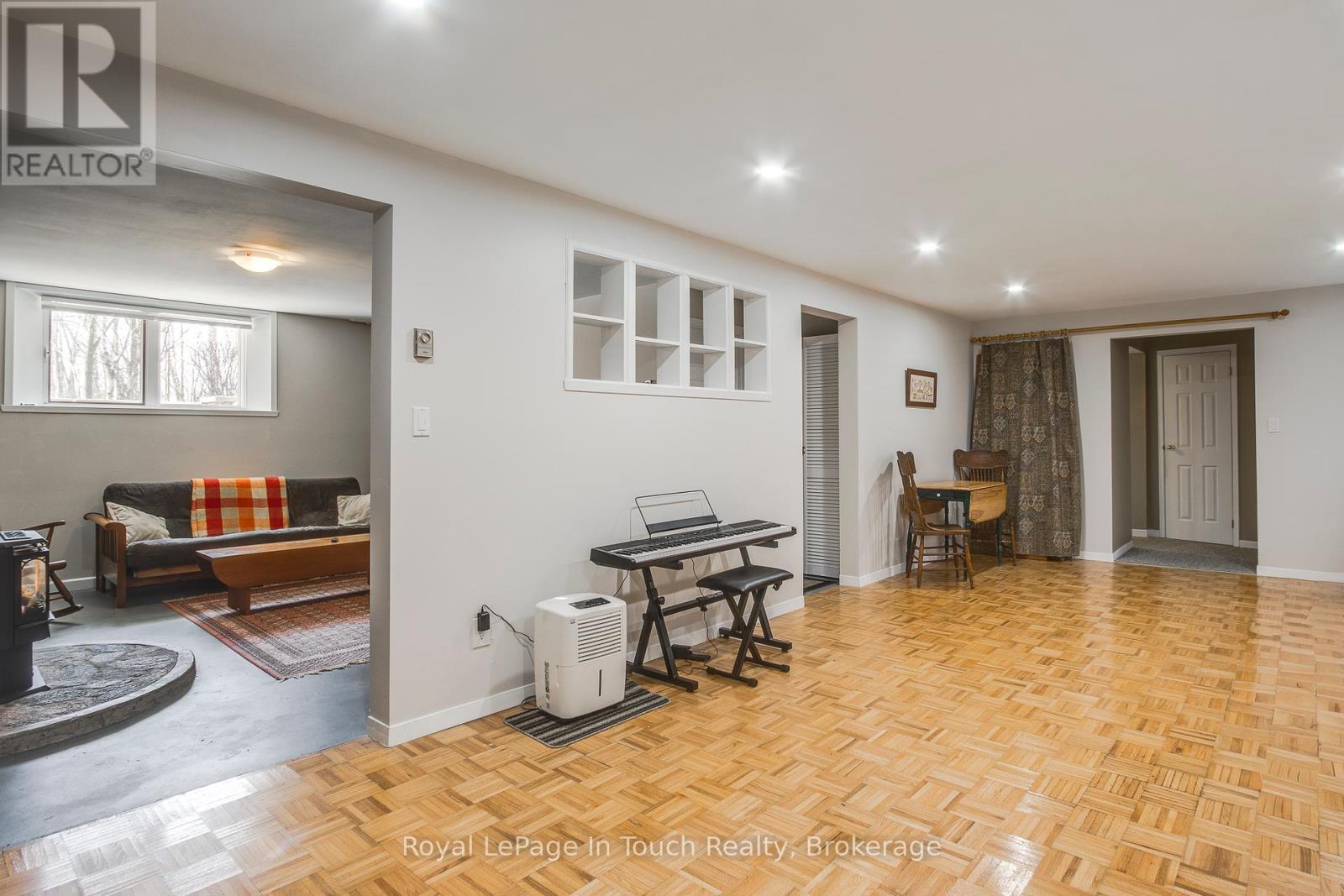 












119 SILVER BIRCH DRIVE

,
Tiny,




Ontario
L9M0M6

