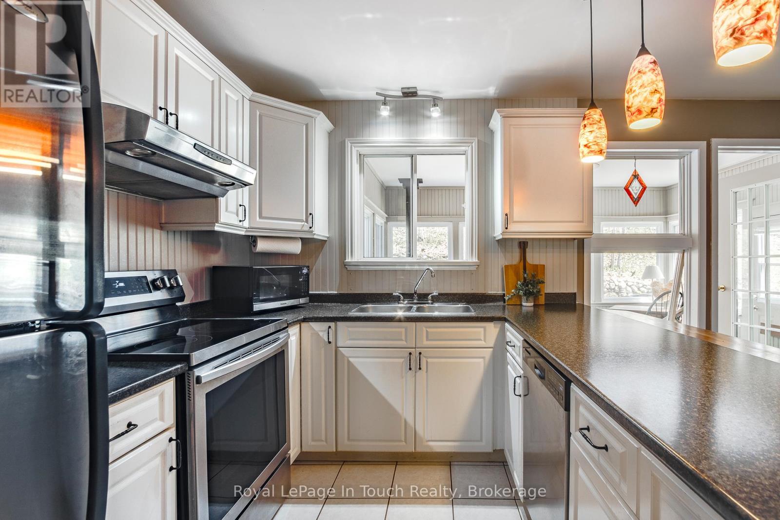 












119 SILVER BIRCH DRIVE

,
Tiny,




Ontario
L9M0M6

