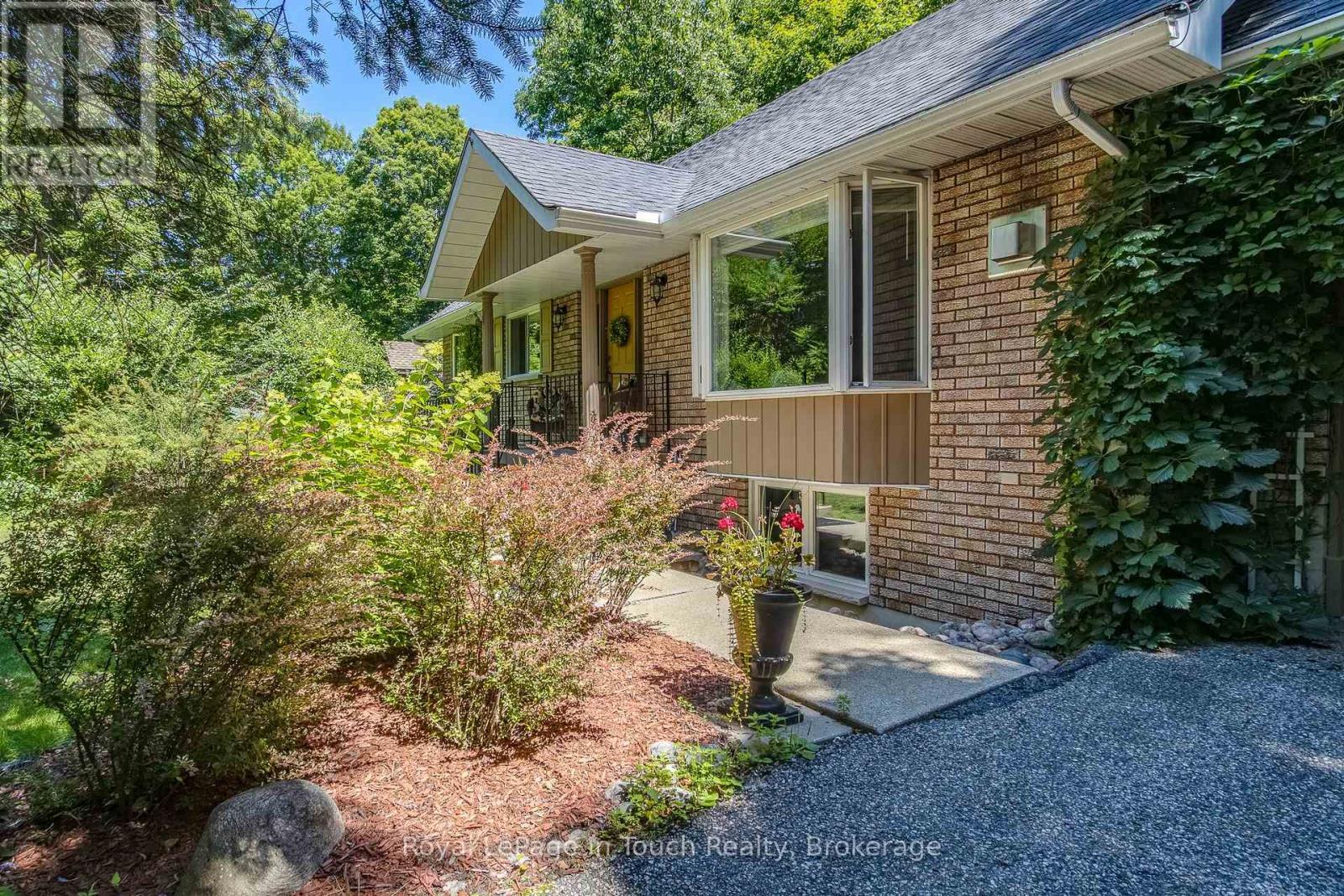 












119 SILVER BIRCH DRIVE

,
Tiny,




Ontario
L9M0M6

