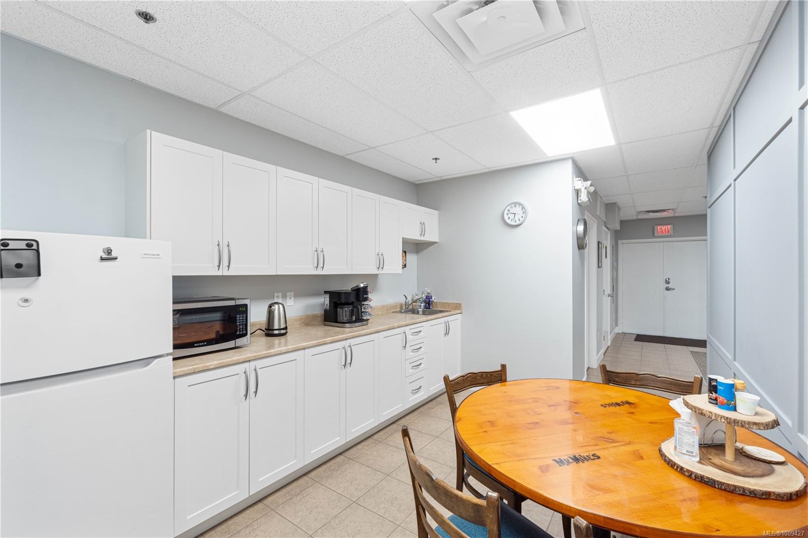









180


Second

Ave, 2,
Qualicum Beach,




BC
V9K 2T5

