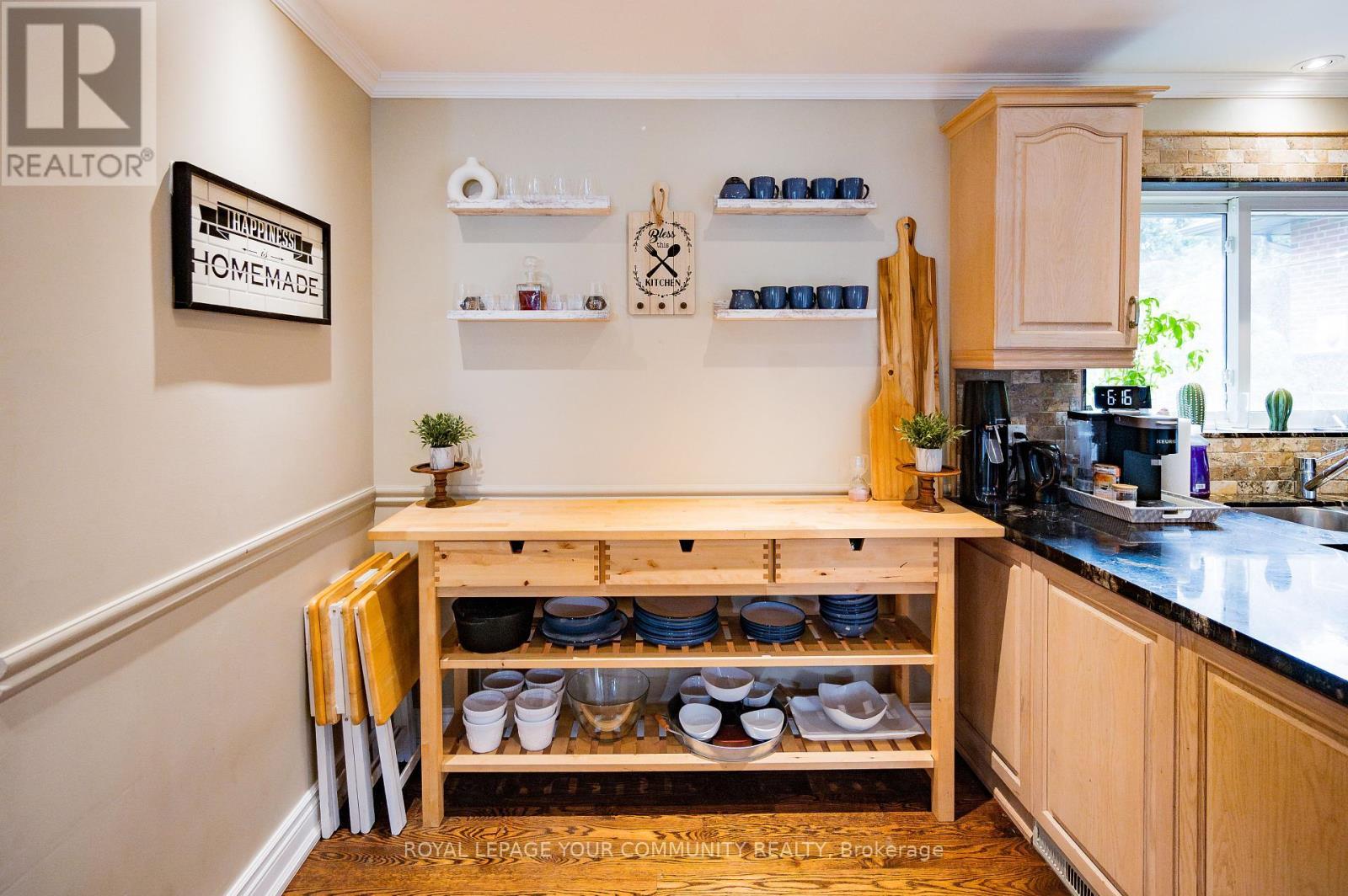 












122 BEAVER BEND CRESCENT

,
Toronto,




Ontario
M9B5S1

