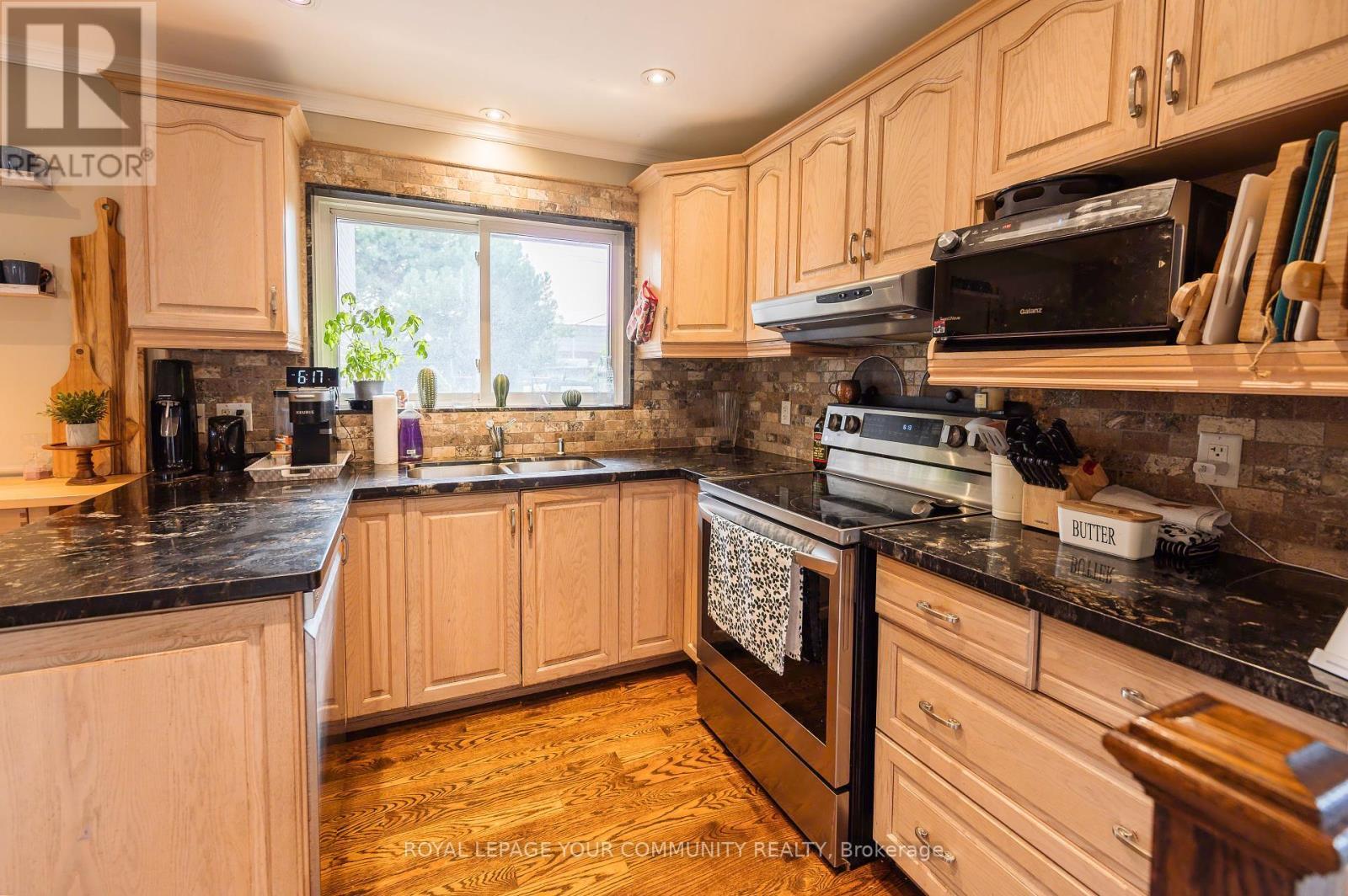 












122 BEAVER BEND CRESCENT

,
Toronto,




Ontario
M9B5S1

