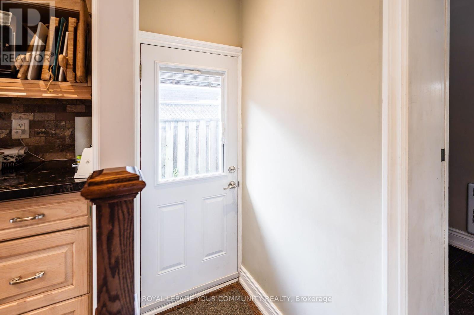 












122 BEAVER BEND CRESCENT

,
Toronto,




Ontario
M9B5S1

