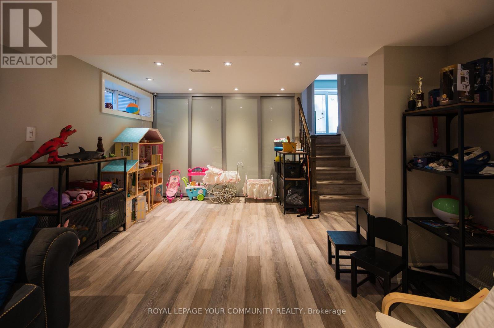 












122 BEAVER BEND CRESCENT

,
Toronto,




Ontario
M9B5S1

