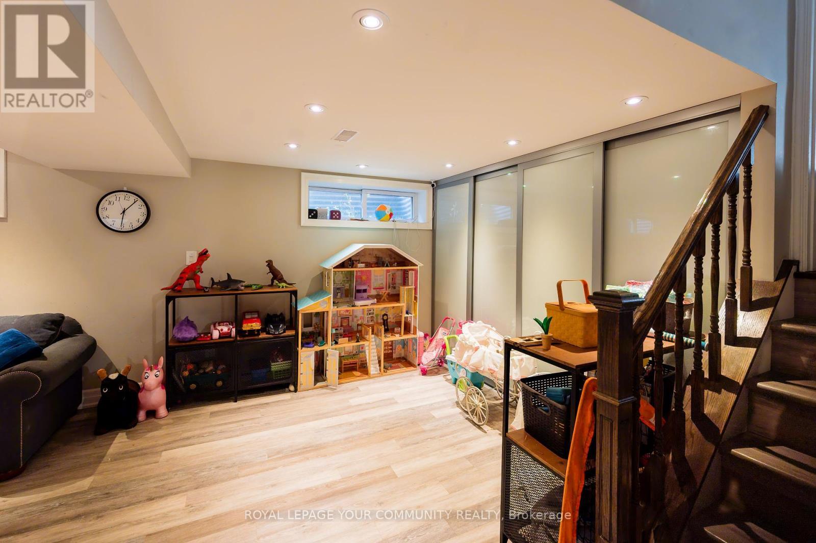 












122 BEAVER BEND CRESCENT

,
Toronto,




Ontario
M9B5S1

