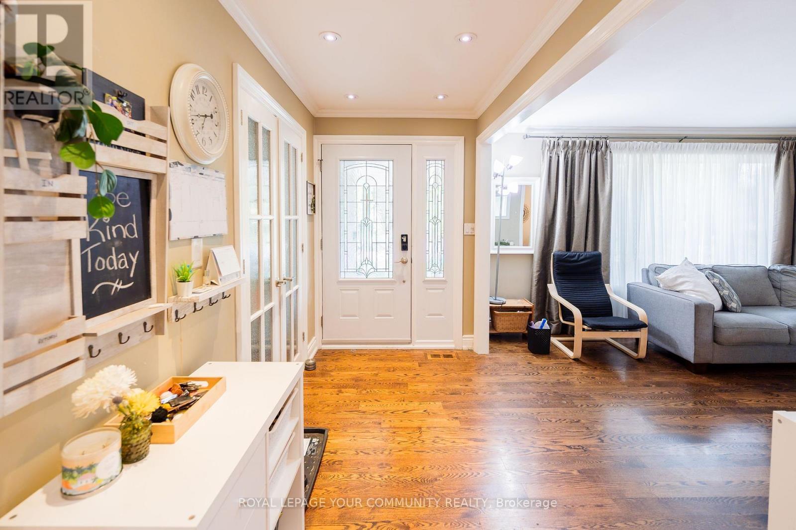 












122 BEAVER BEND CRESCENT

,
Toronto,




Ontario
M9B5S1

