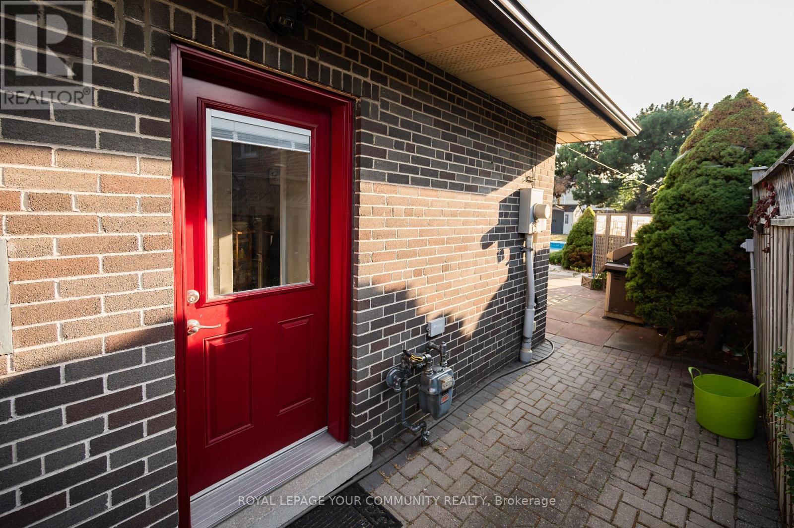 












122 BEAVER BEND CRESCENT

,
Toronto,




Ontario
M9B5S1

