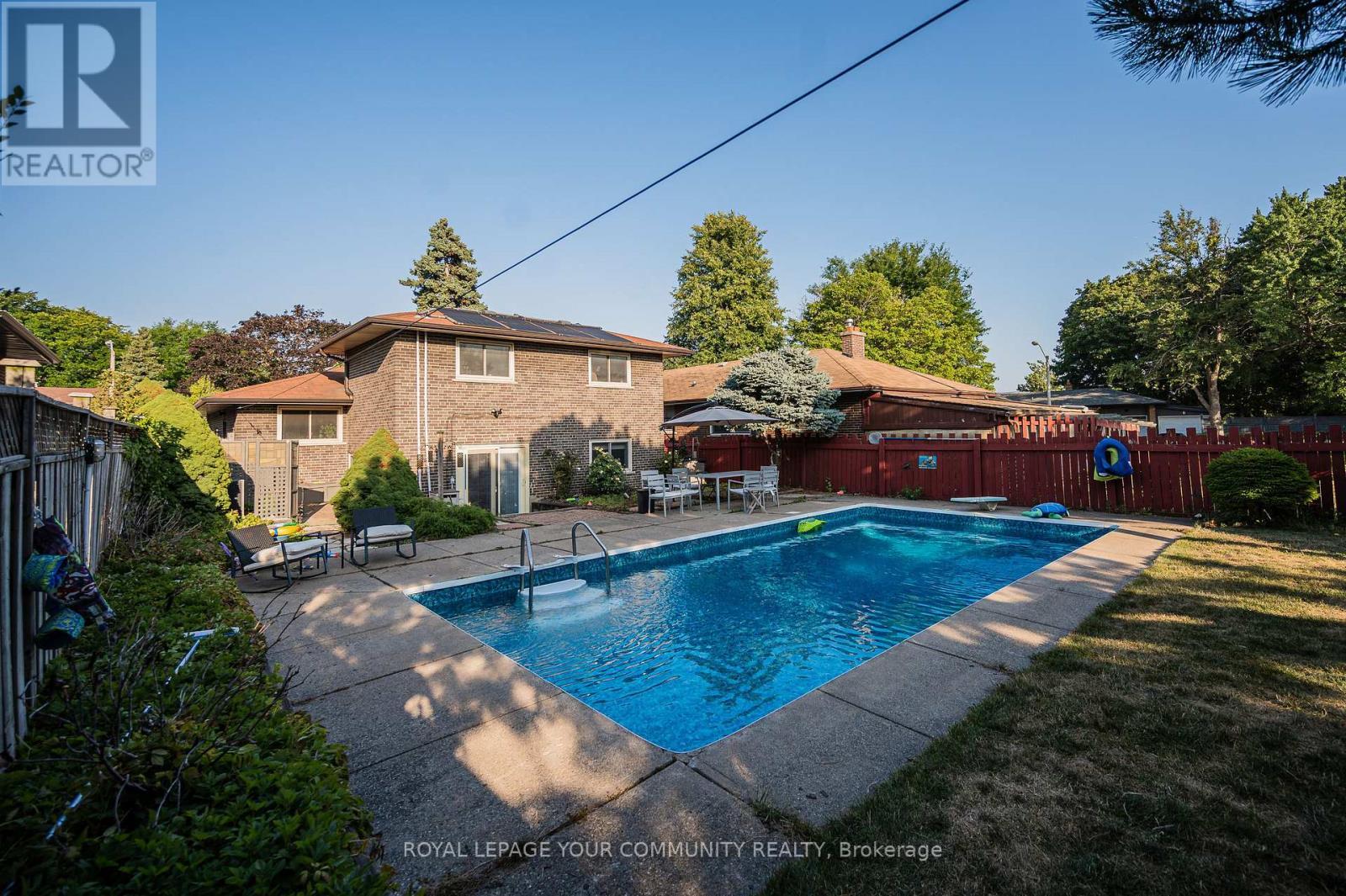 












122 BEAVER BEND CRESCENT

,
Toronto,




Ontario
M9B5S1

