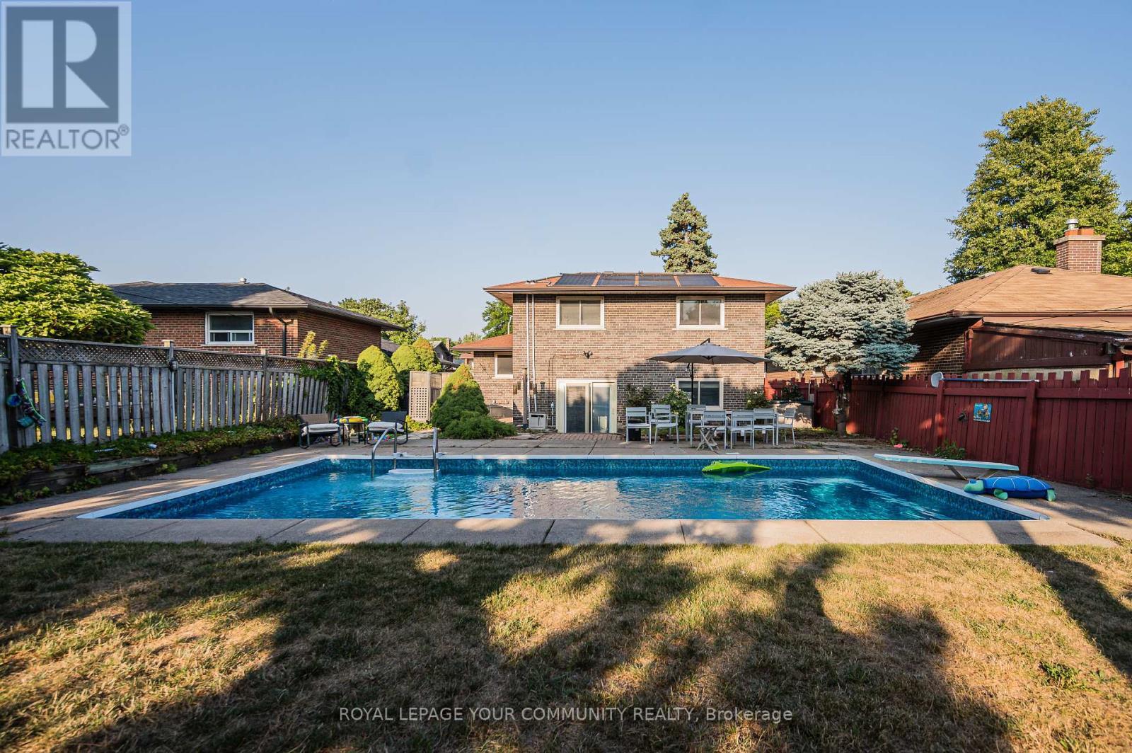 












122 BEAVER BEND CRESCENT

,
Toronto,




Ontario
M9B5S1

