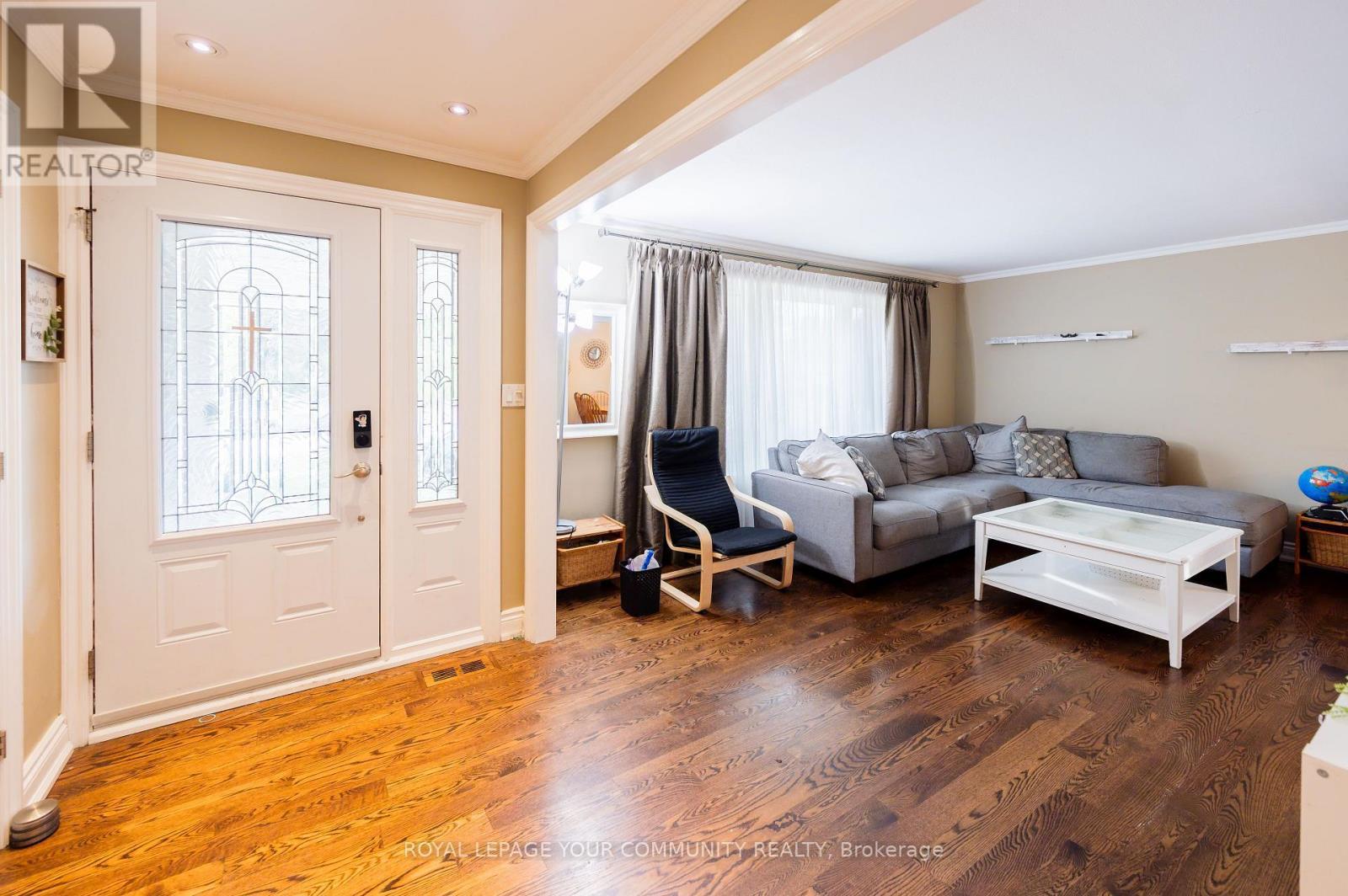 












122 BEAVER BEND CRESCENT

,
Toronto,




Ontario
M9B5S1

