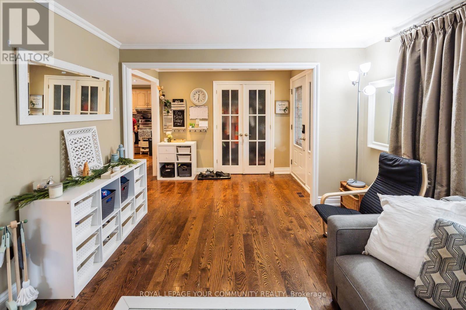 












122 BEAVER BEND CRESCENT

,
Toronto,




Ontario
M9B5S1

