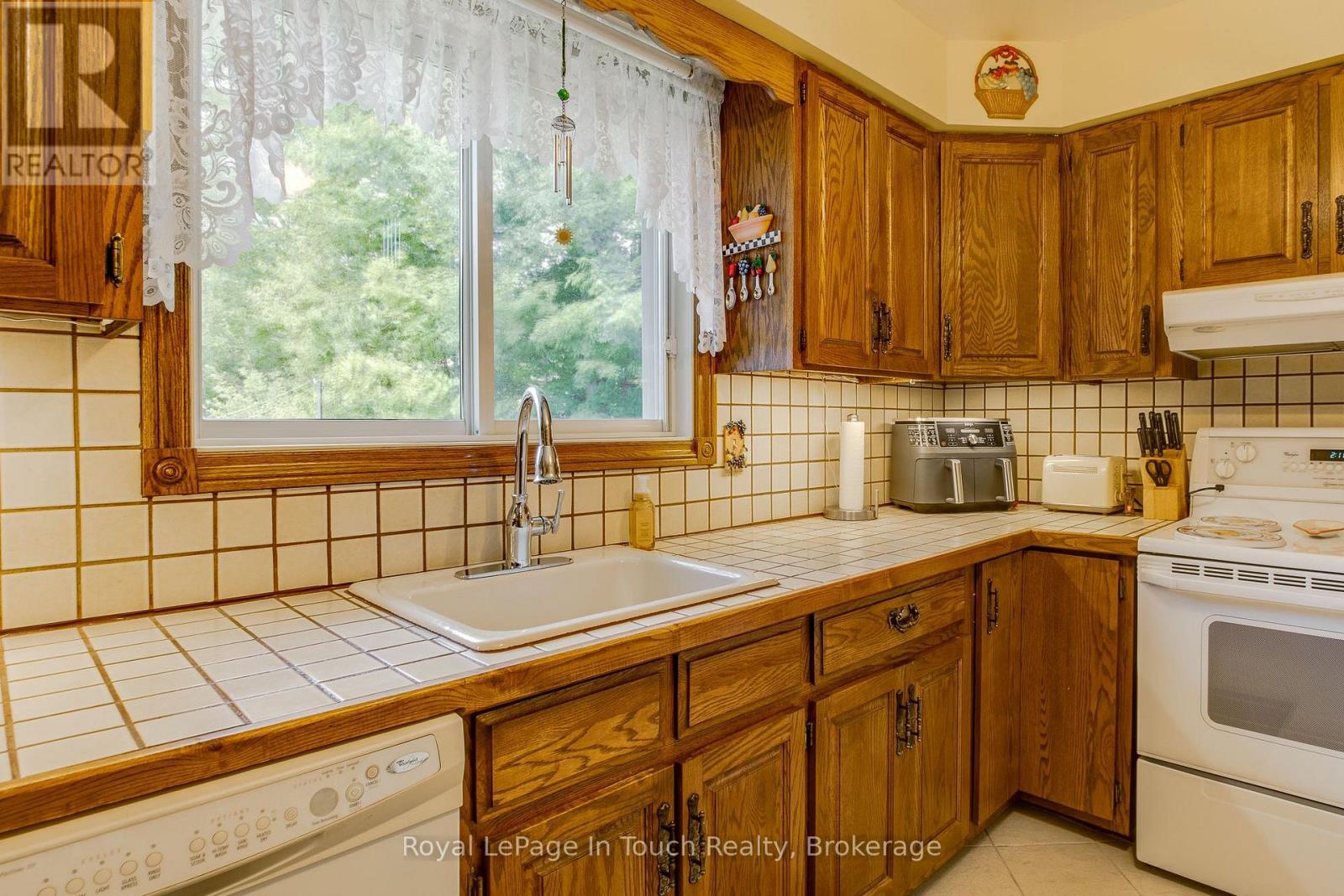 












682 CONCESSION 15 ROAD W

,
Tiny,




Ontario
L9M0H7

