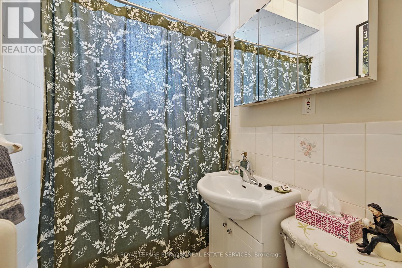 












55 BARTON STREET W

,
Hamilton,




Ontario
L8L1A3

