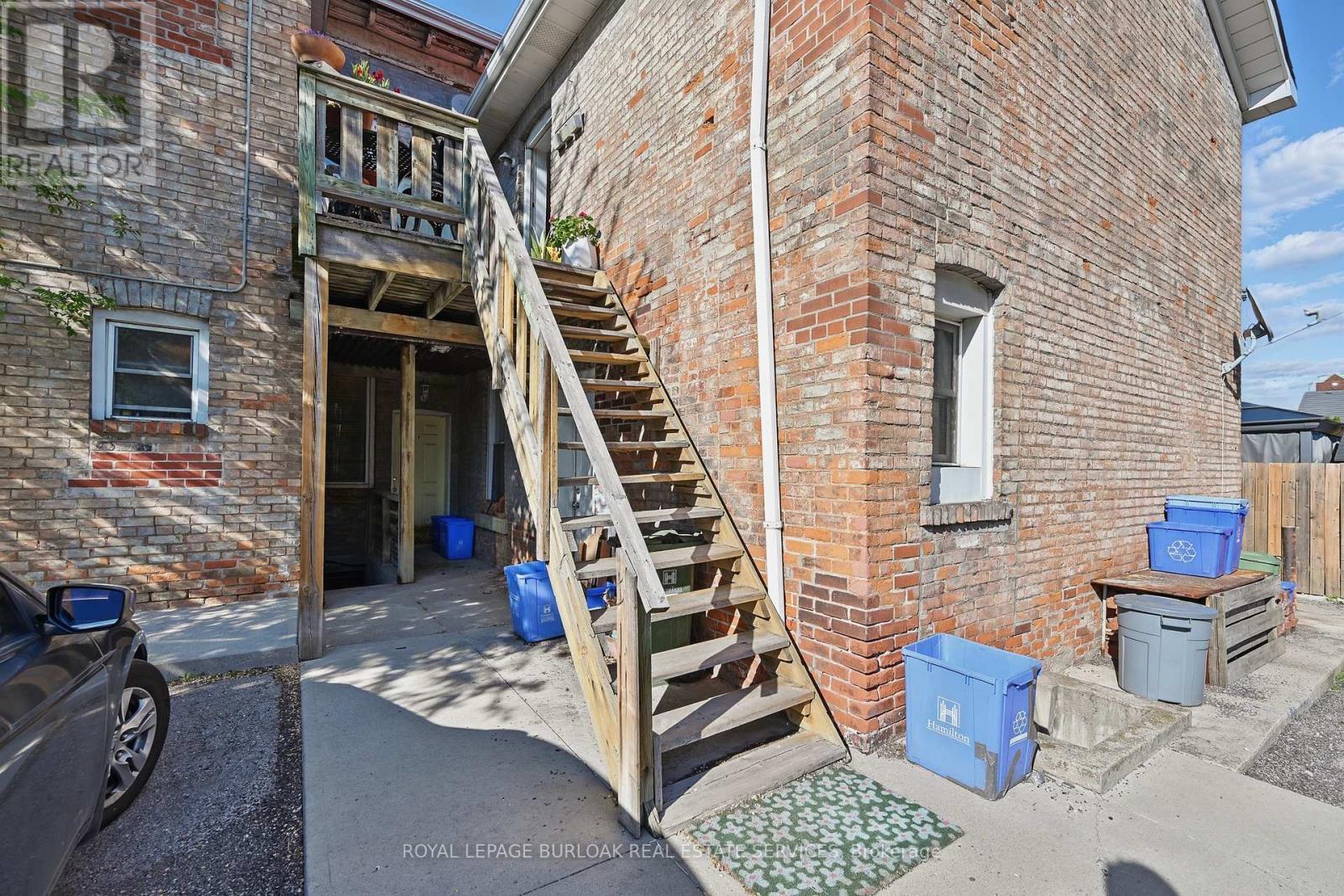 












55 BARTON STREET W

,
Hamilton,




Ontario
L8L1A3

