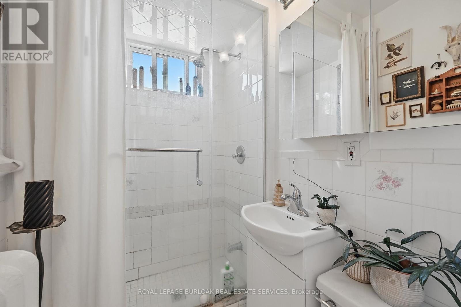 












55 BARTON STREET W

,
Hamilton,




Ontario
L8L1A3

