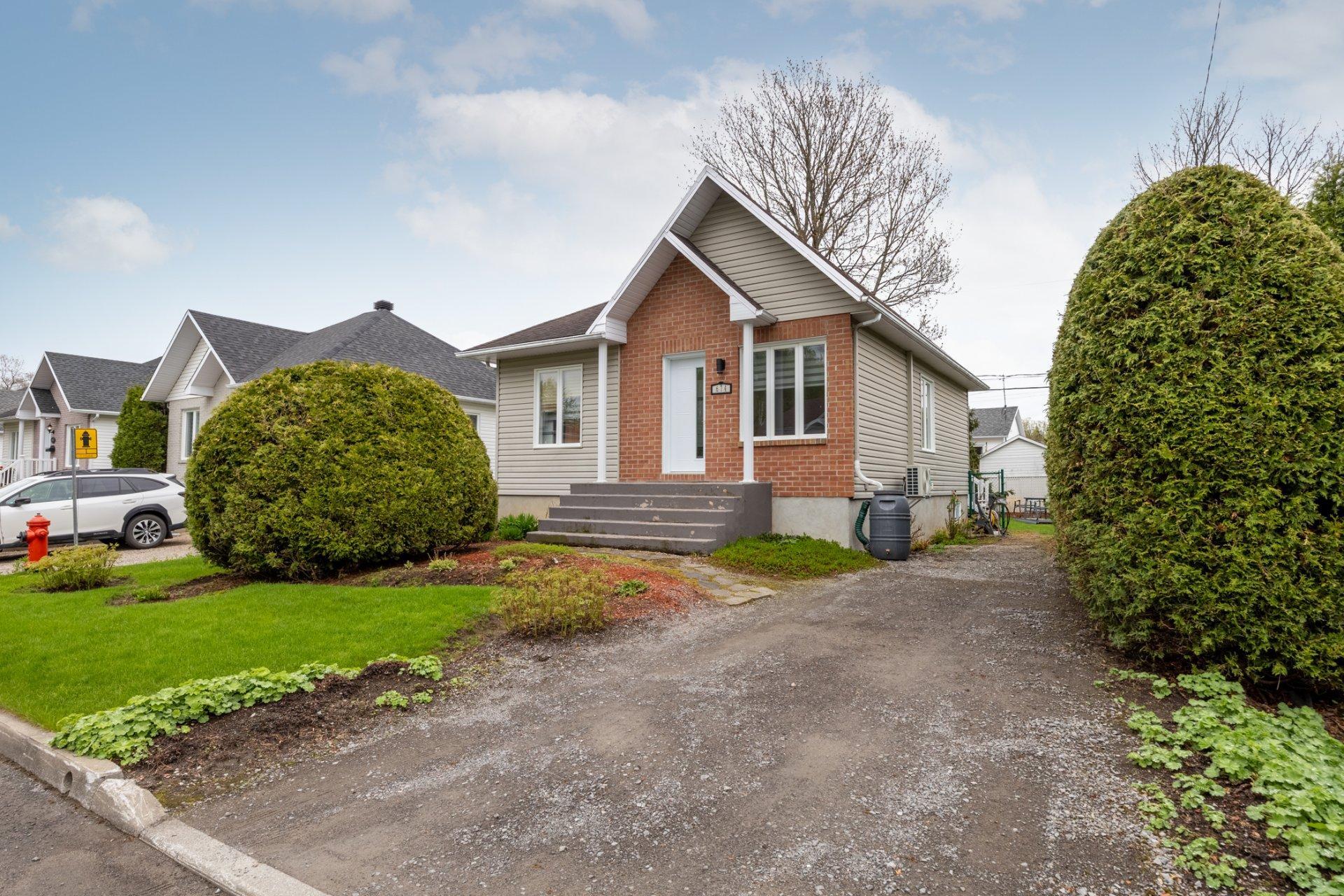 









674


Rue des Aronias

,
Québec (La Haute-Saint-Charles),




QC
G3G2A4

