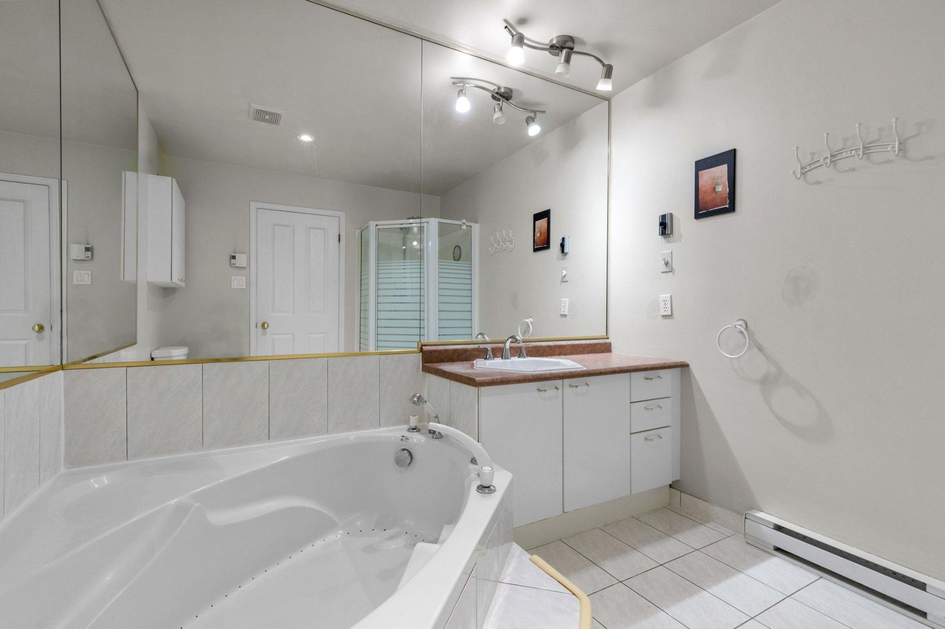 









83


Rue de la Poudrière

,
Montréal (Verdun/Île-des-Soeurs),




QC
H4G3M2

