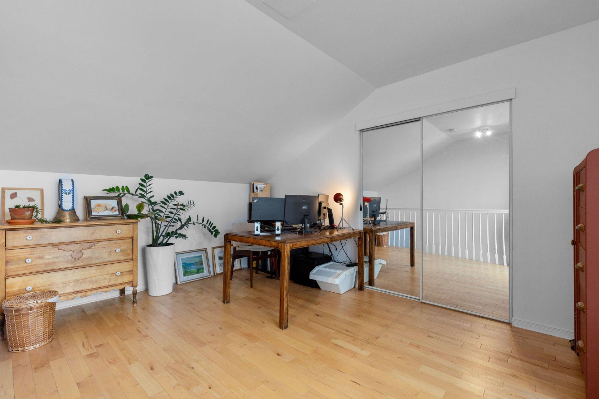 









83


Rue de la Poudrière

,
Montréal (Verdun/Île-des-Soeurs),




QC
H4G3M2

