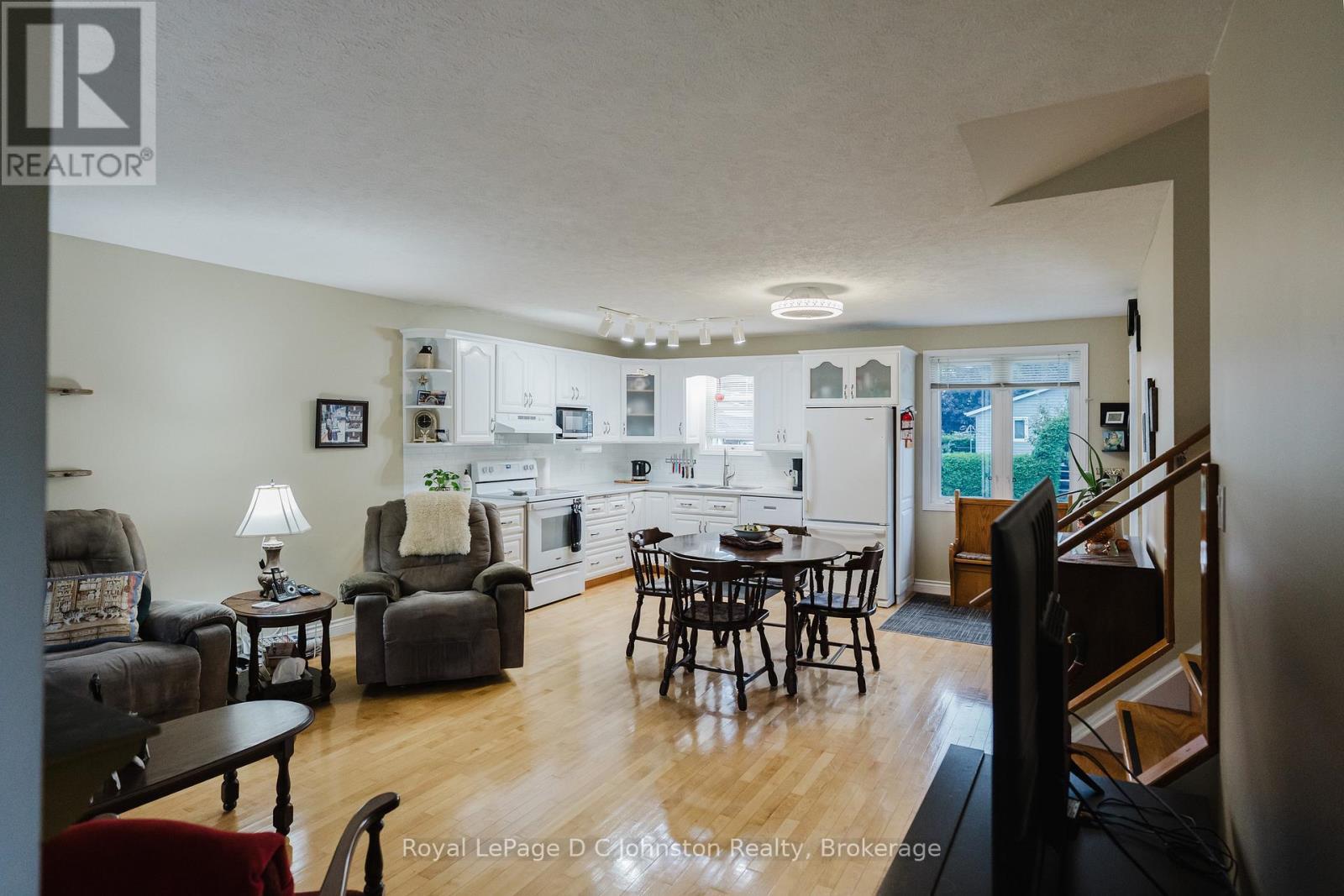 












477 WALES DRIVE

,
Saugeen Shores,




Ontario
N0H2C1

