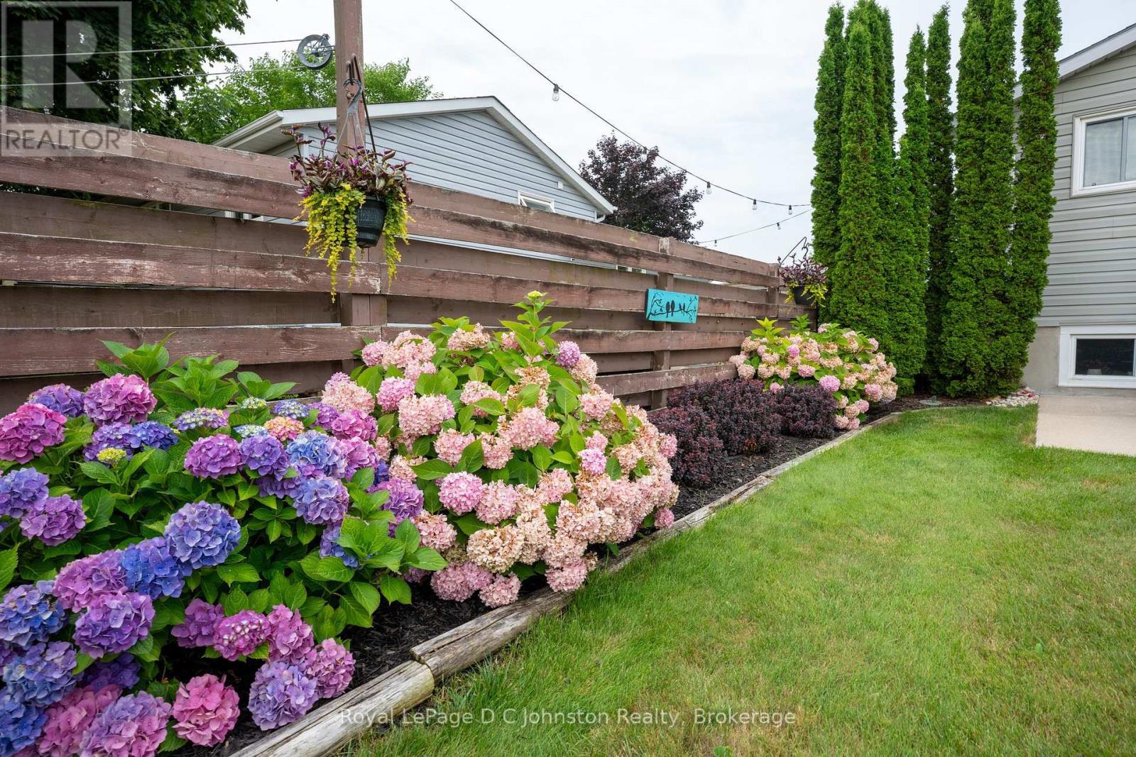 












477 WALES DRIVE

,
Saugeen Shores,




Ontario
N0H2C1

