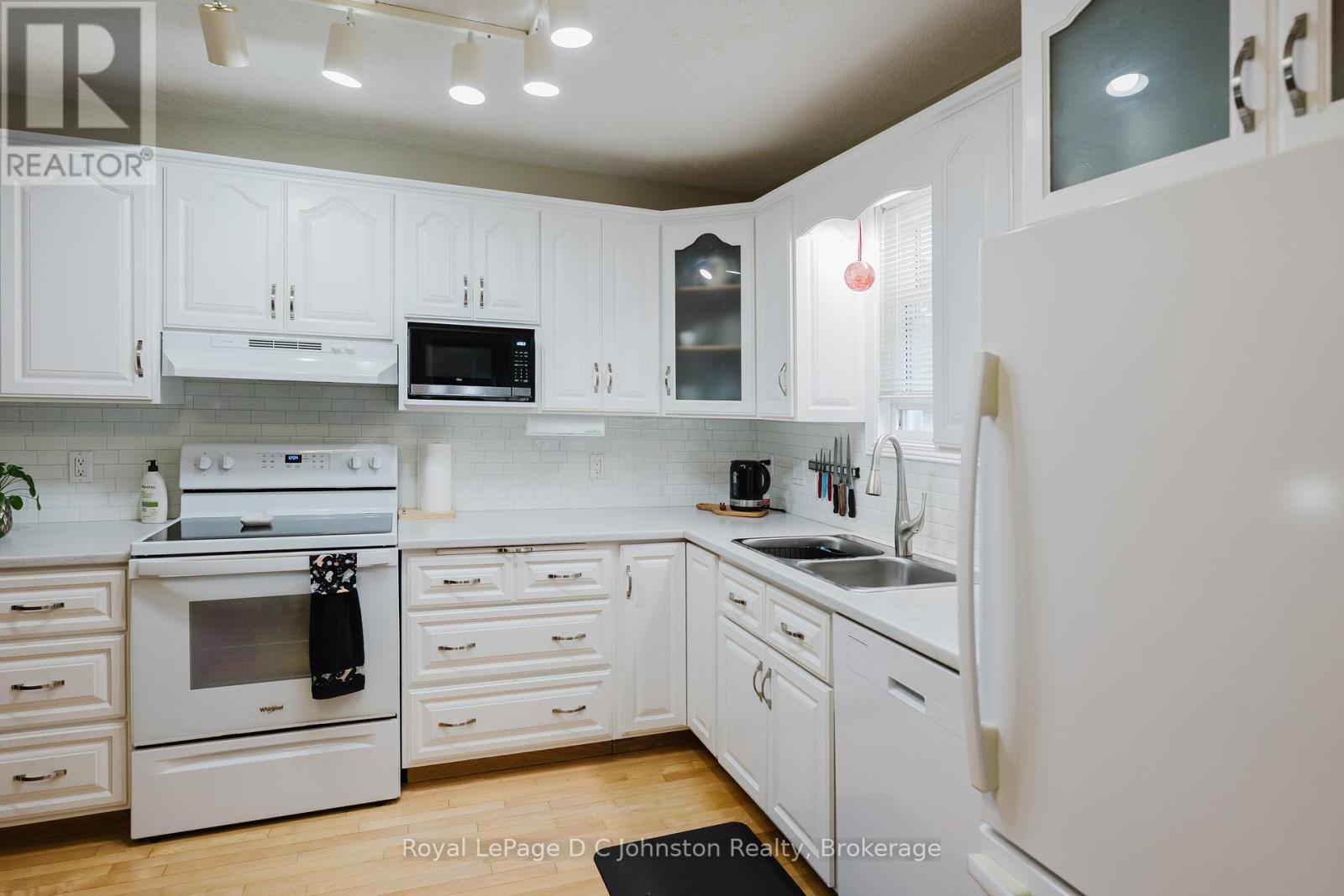 












477 WALES DRIVE

,
Saugeen Shores,




Ontario
N0H2C1

