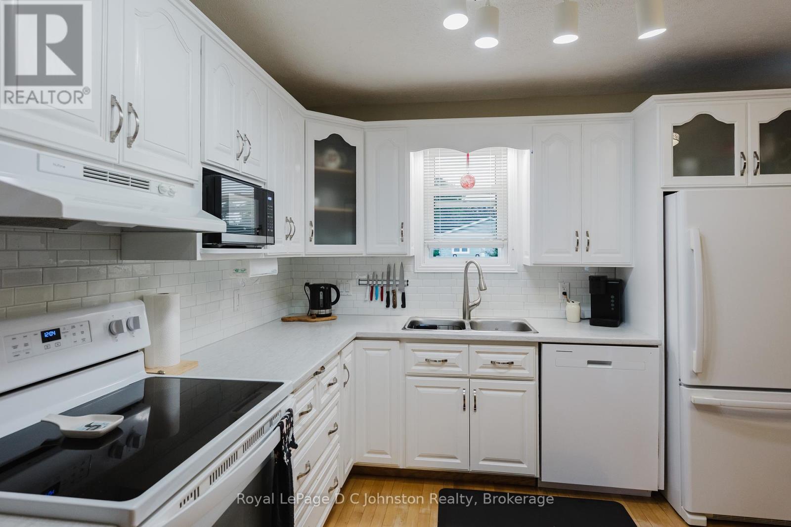 












477 WALES DRIVE

,
Saugeen Shores,




Ontario
N0H2C1

