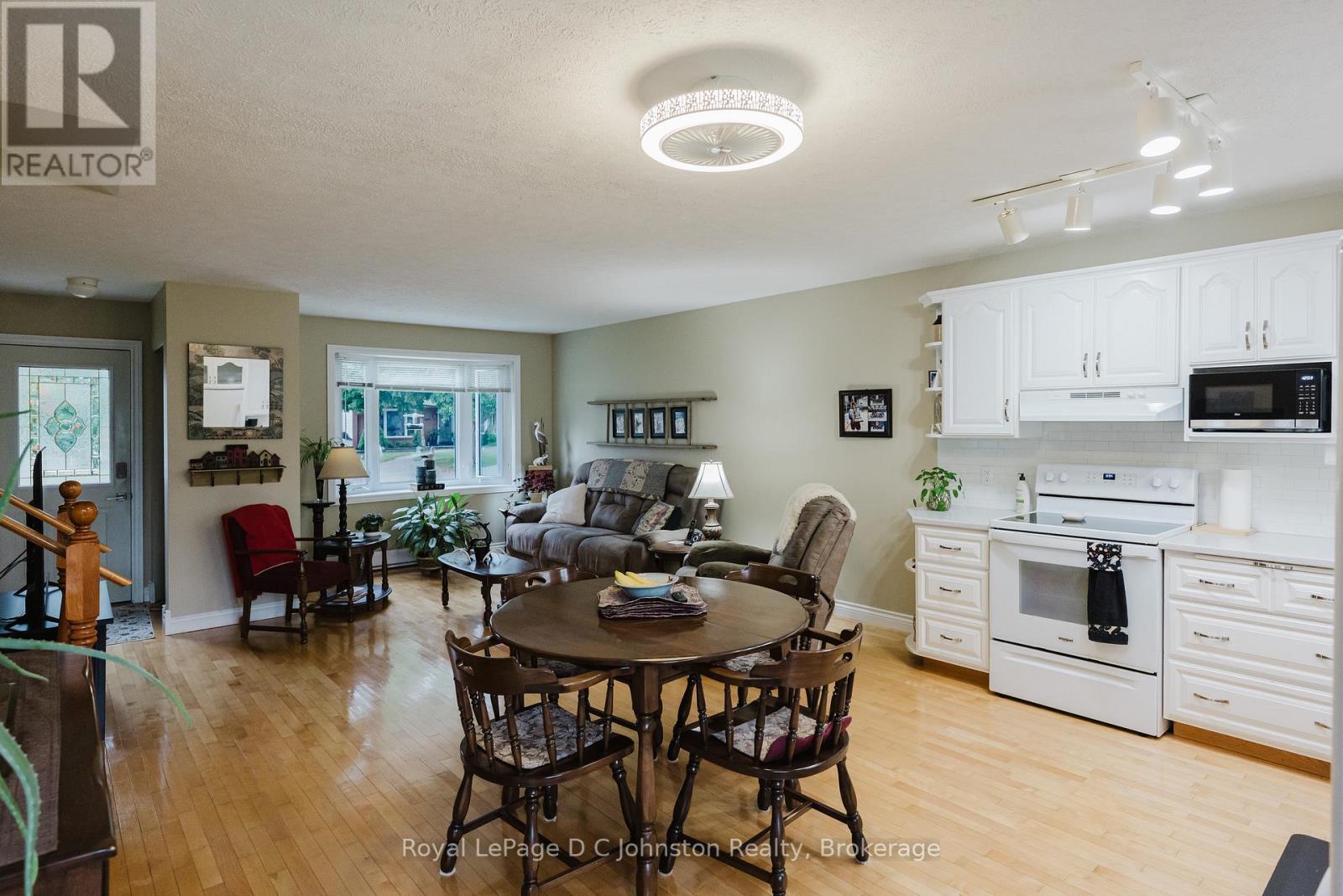 












477 WALES DRIVE

,
Saugeen Shores,




Ontario
N0H2C1

