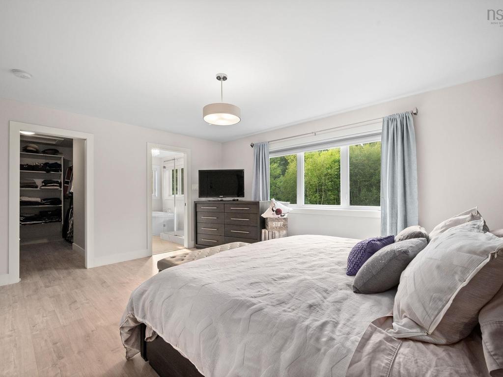 












41 McCabe Lake Drive

,
Middle Sackville,




NS
B4E 0M9

