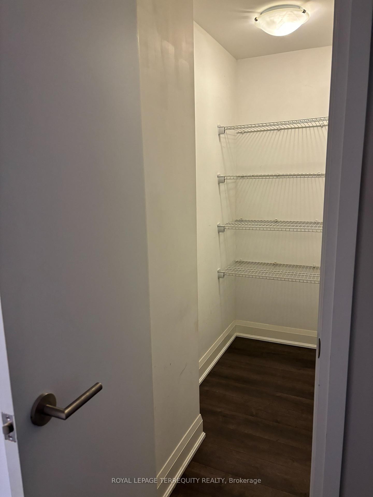 









160


Vanderhoof

Avenue, PH17,
Toronto,




ON
M4G 0B7

