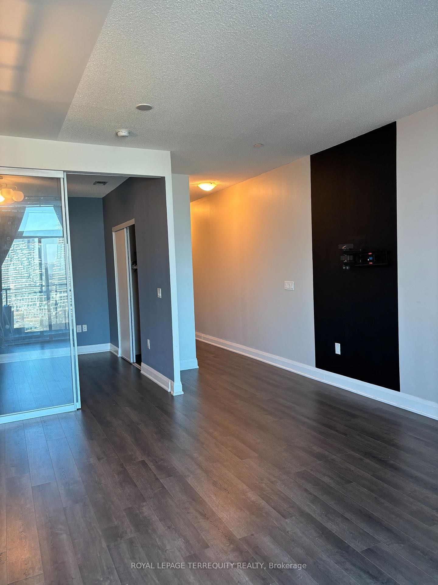 









160


Vanderhoof

Avenue, PH17,
Toronto,




ON
M4G 0B7


