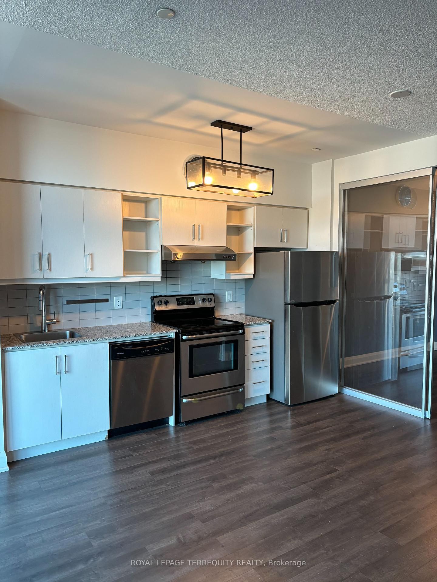 









160


Vanderhoof

Avenue, PH17,
Toronto,




ON
M4G 0B7

