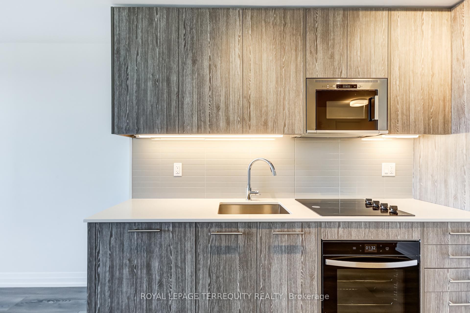 









286


Main

Street, 2606,
Toronto,




ON
M4C 0B3


