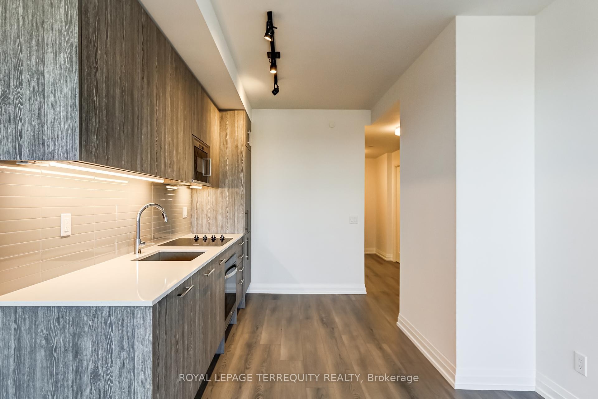 









286


Main

Street, 2606,
Toronto,




ON
M4C 0B3

