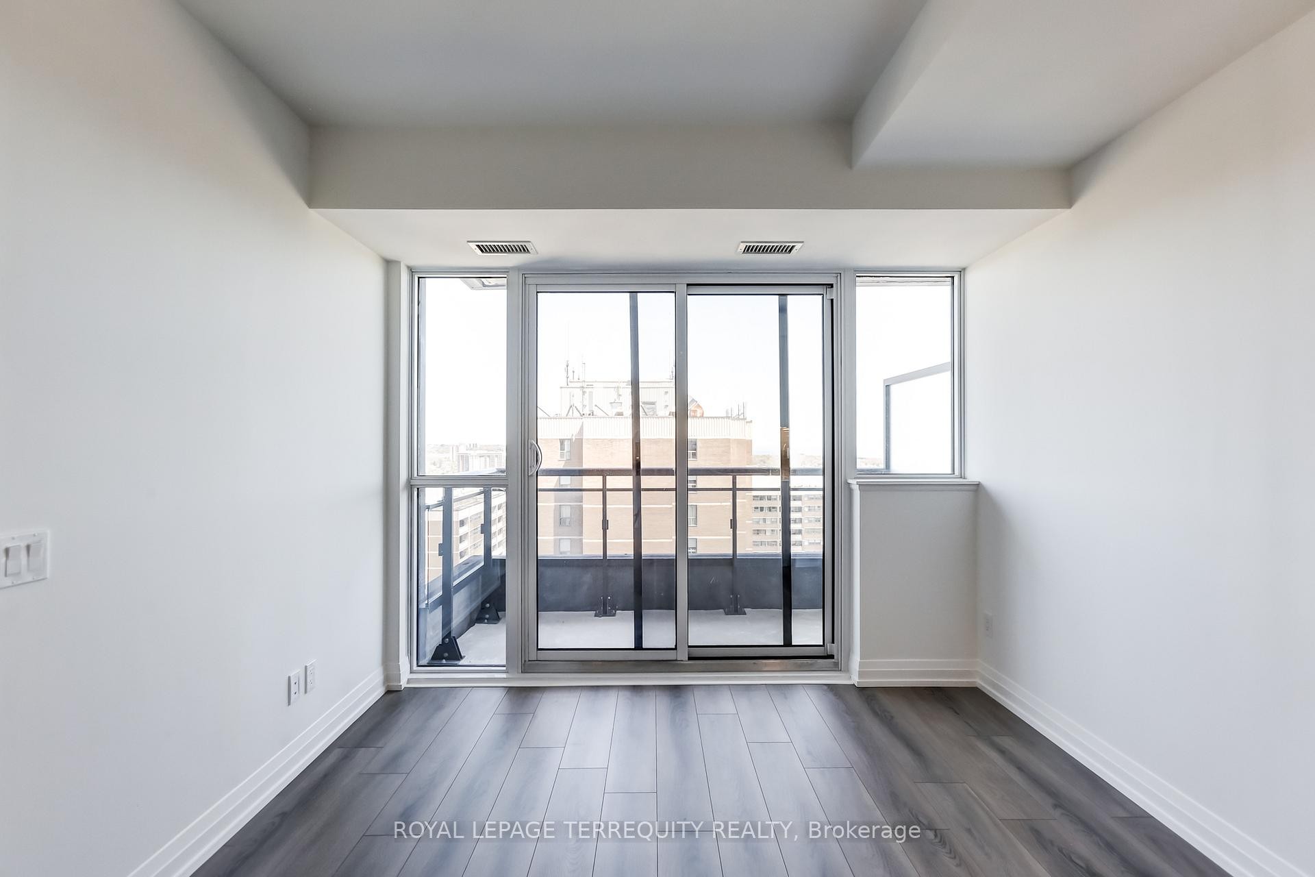 









286


Main

Street, 2606,
Toronto,




ON
M4C 0B3

