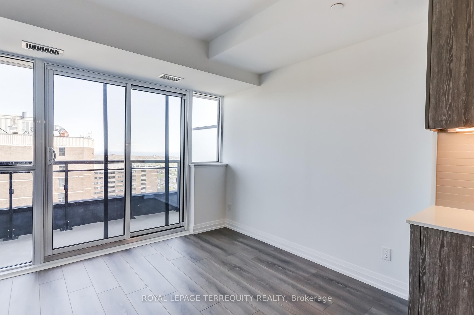 









286


Main

Street, 2606,
Toronto,




ON
M4C 0B3

