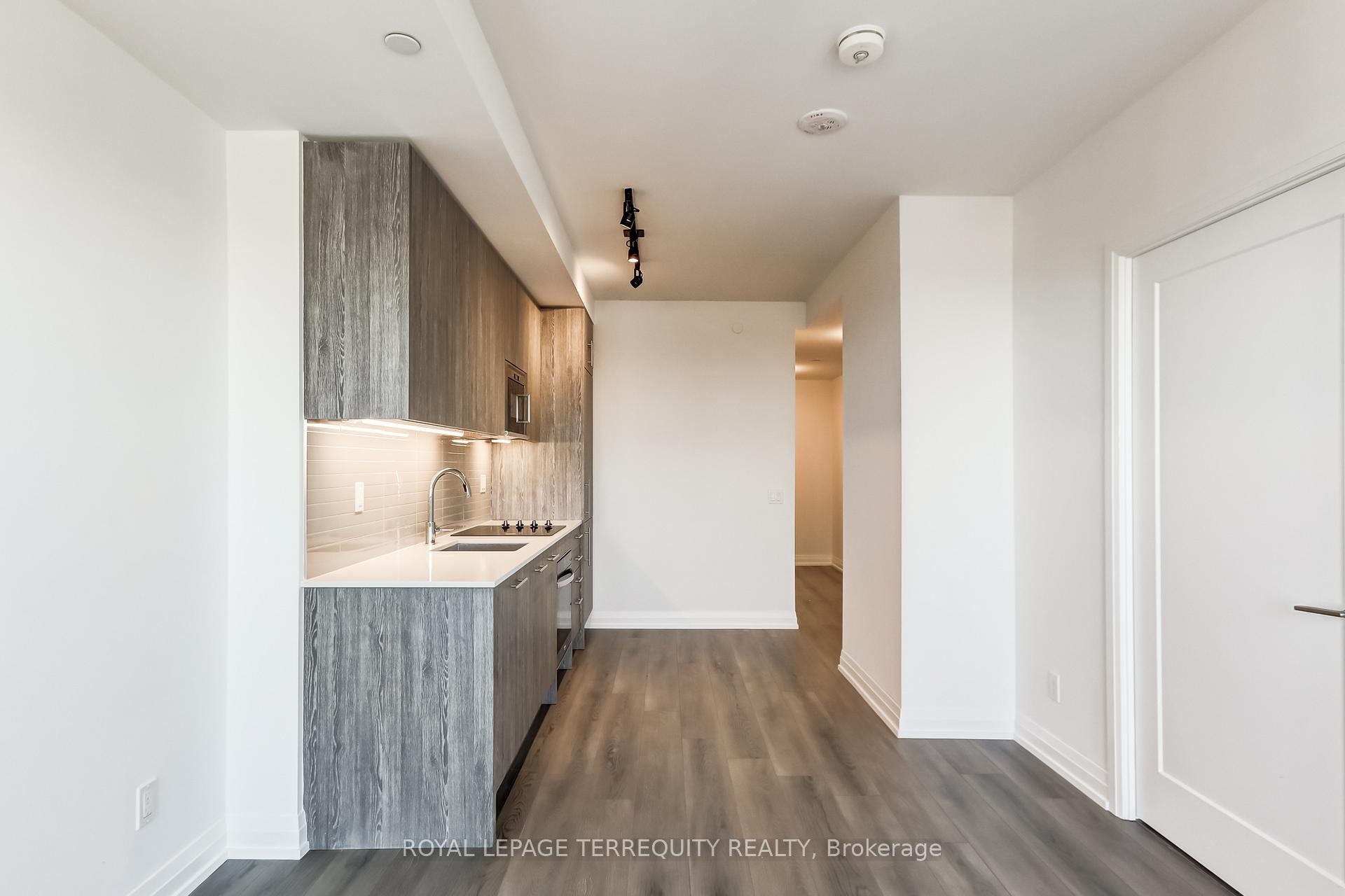 









286


Main

Street, 2606,
Toronto,




ON
M4C 0B3

