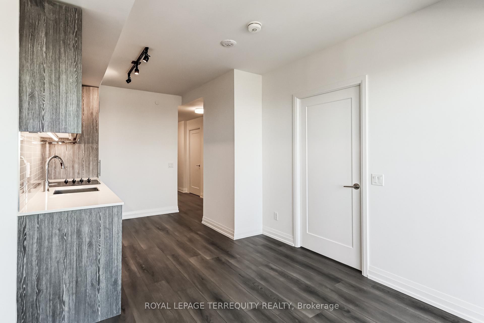 









286


Main

Street, 2606,
Toronto,




ON
M4C 0B3

