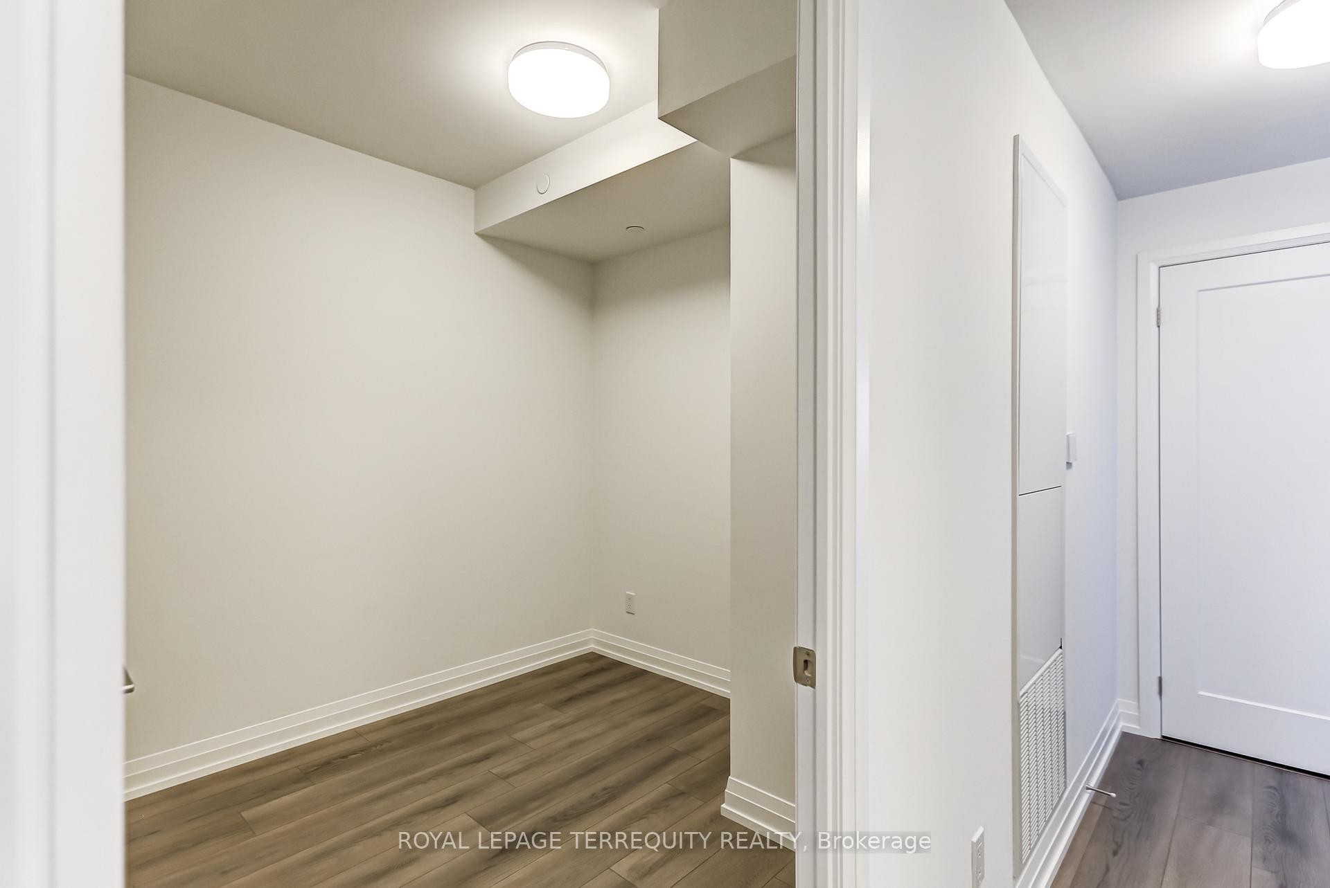









286


Main

Street, 2606,
Toronto,




ON
M4C 0B3

