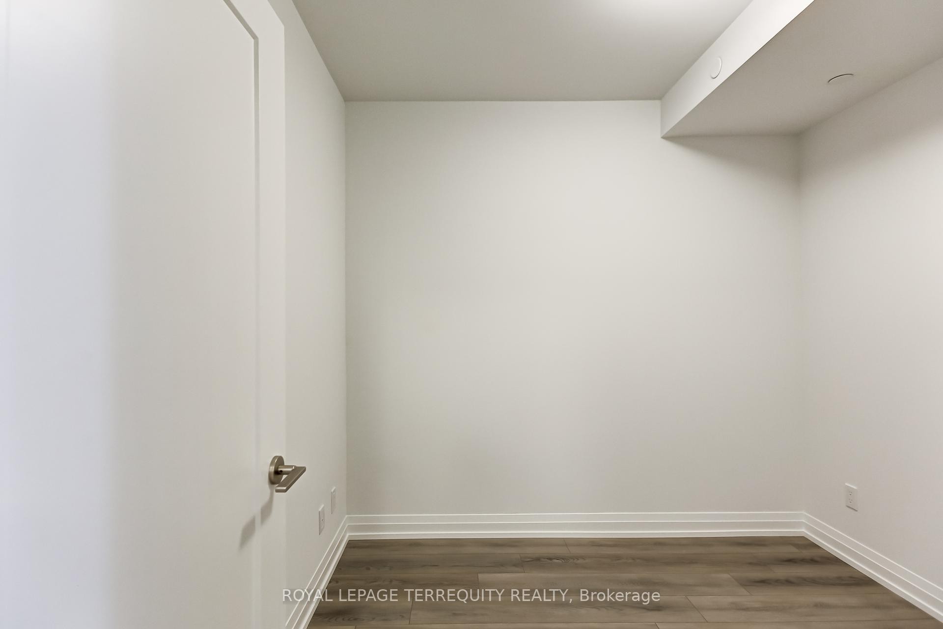 









286


Main

Street, 2606,
Toronto,




ON
M4C 0B3

