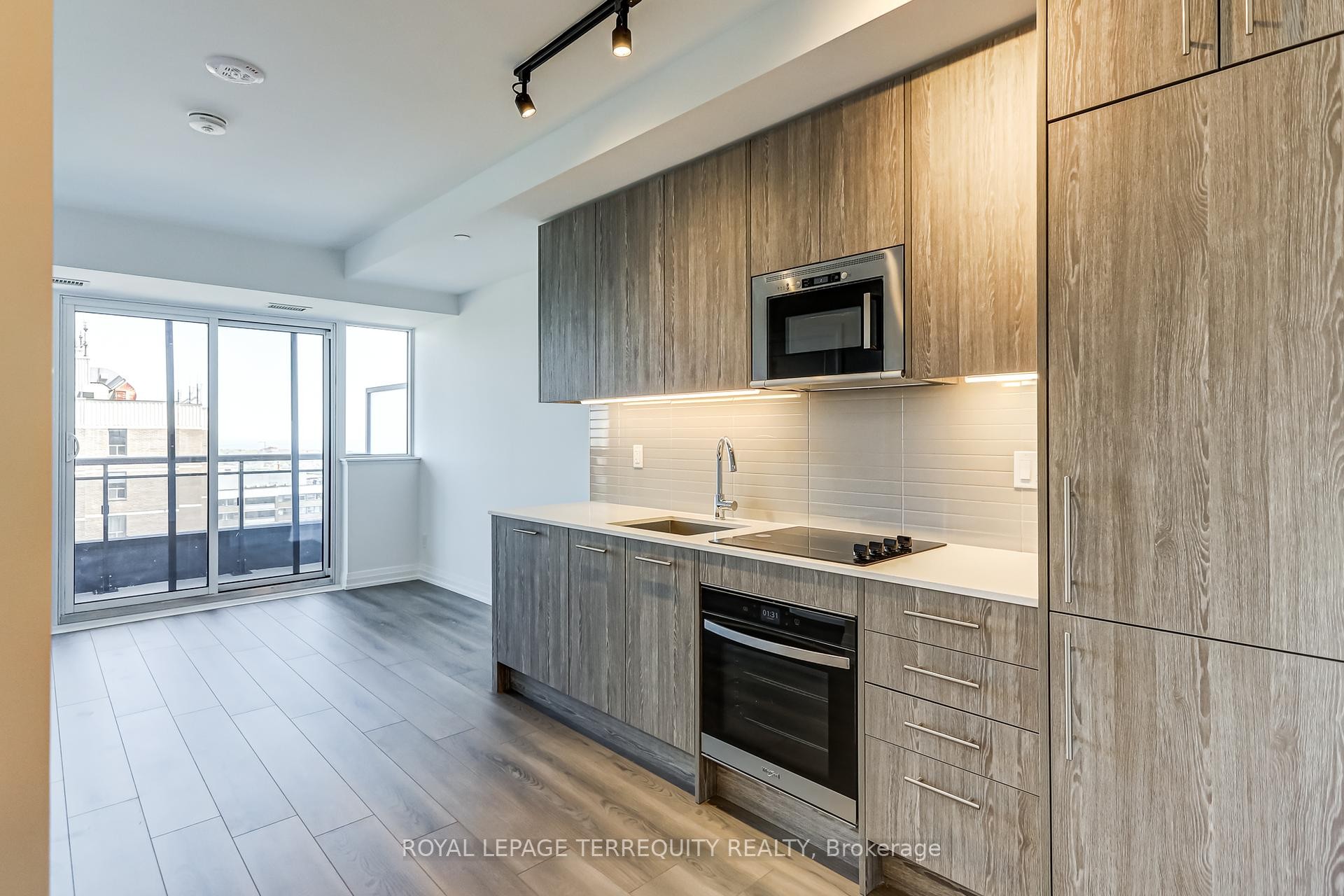









286


Main

Street, 2606,
Toronto,




ON
M4C 0B3

