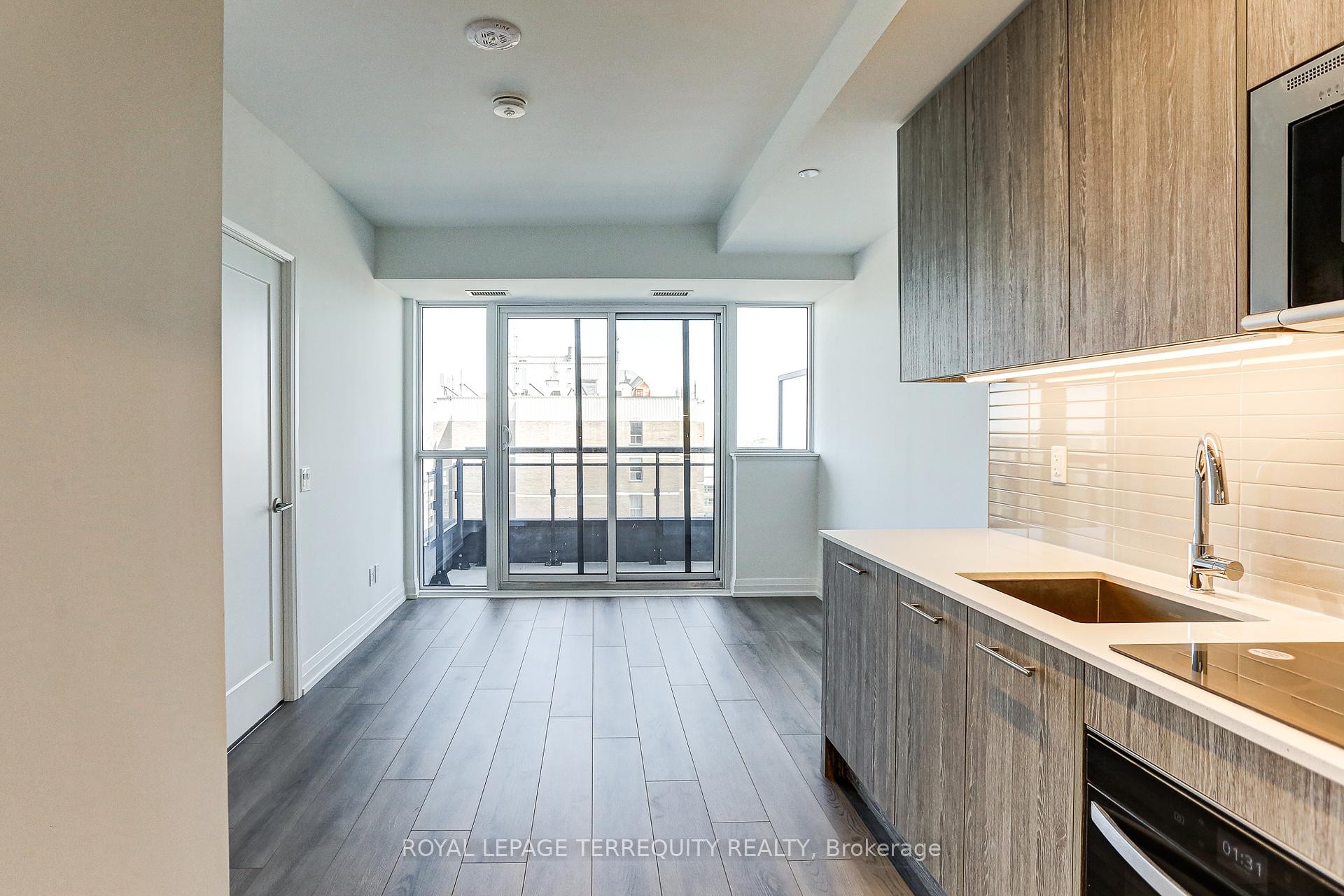 









286


Main

Street, 2606,
Toronto,




ON
M4C 0B3

