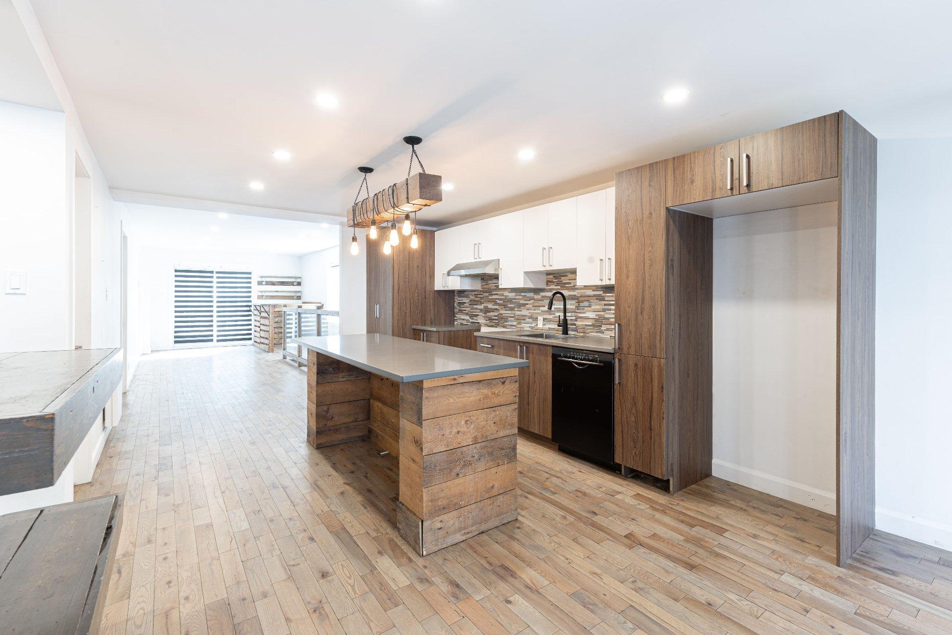 









235

 - 237


Rue Ste-Marie

,
Terrebonne (Terrebonne),




QC
J6W3E4

