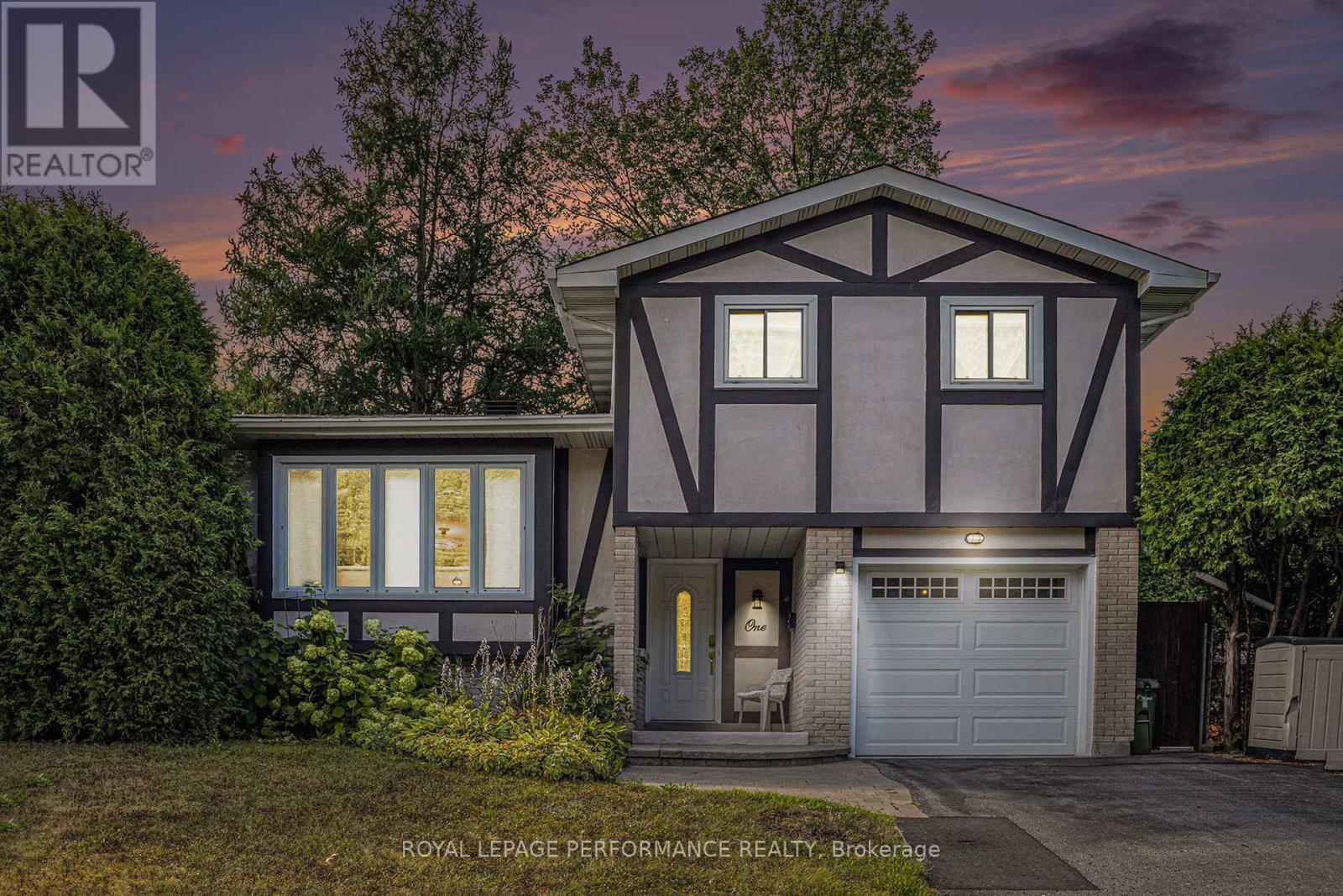 












1 WEDGEWOOD CRESCENT

,
Ottawa,




Ontario
K1B4B9

