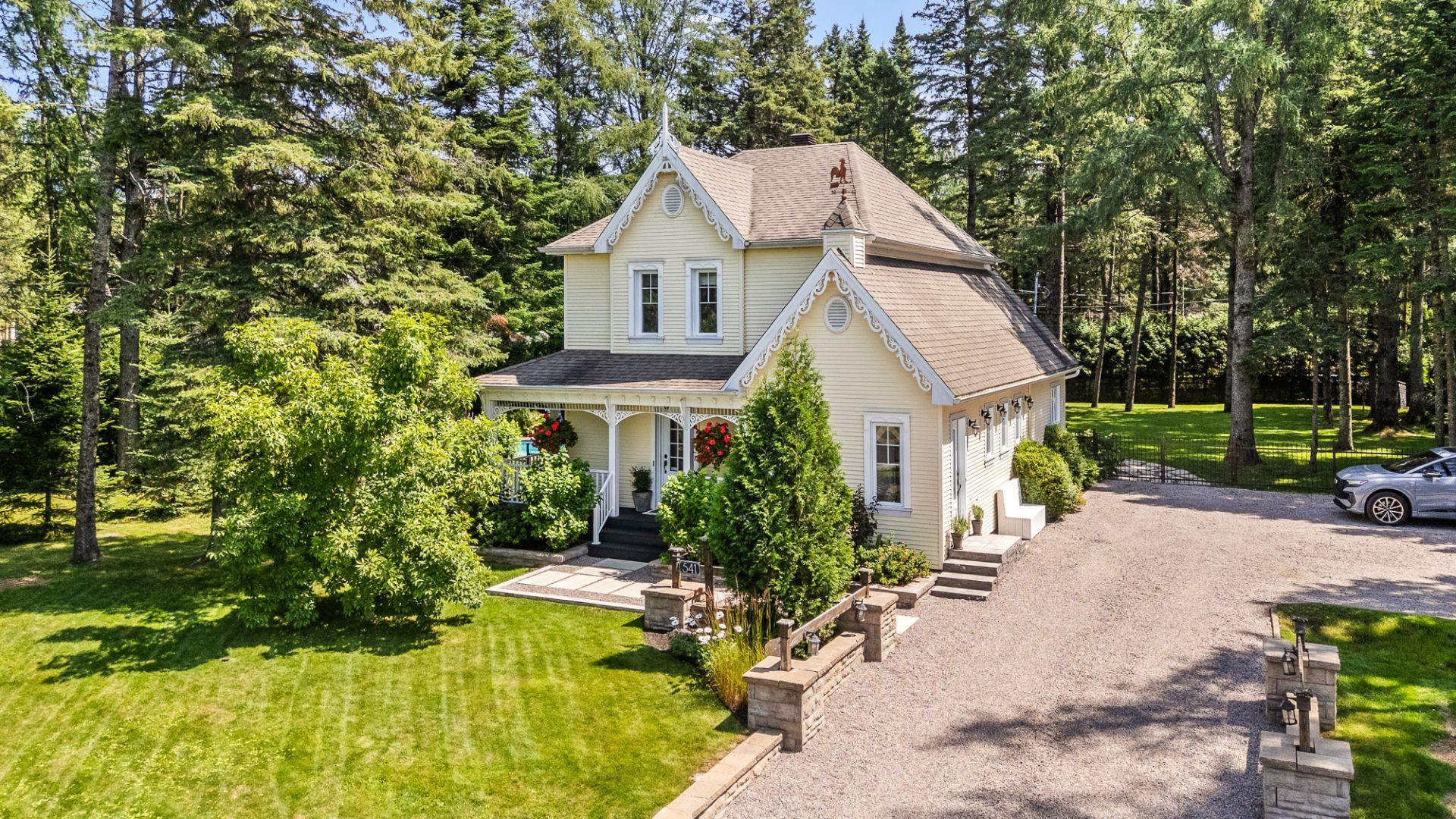 









541


Ch. du Tour-du-Lac

,
Lac-Beauport,




QC
G3B0V8

