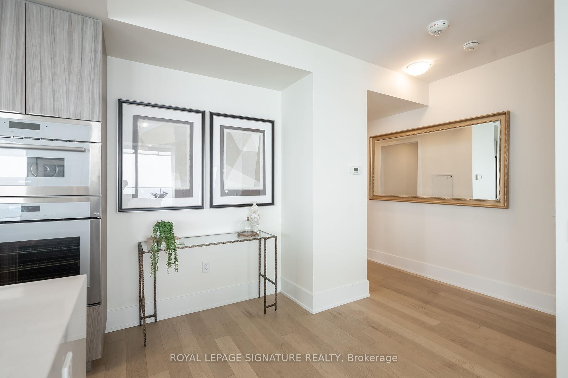 









28


Freeland

Street, 5402,
Toronto,




ON
M5E 1E3

